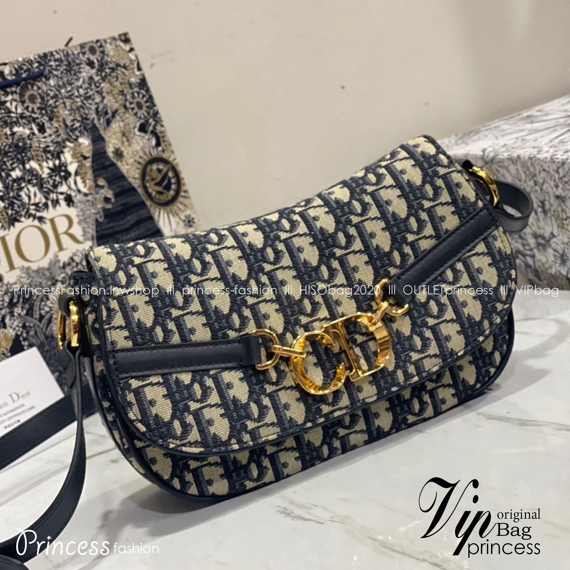 พร้อมส่ง 2 สี Small CD Besace Bag Oblique Jacquard & black calfskin กระเป๋าสะพายดิออร์รุ่นใหม่ เกรดออริ สลับแท้ 1:1 ใช้ต่างประเทศได้ New for the season and appearing in the Spring-Summer 2024