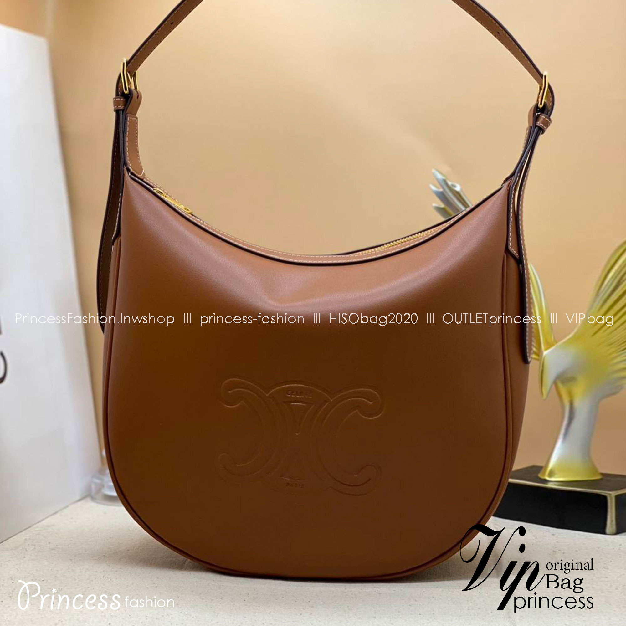 CELINE HOBO / CELINE HELOISE BAG IN SUPPLE CALFSKIN ไปตามตาลิซกัน ^^ เดอะเบสท์เซลเลอร์ต้องยกให้ กับกระเป๋าสะพาย ฟังก์ชั่นสุดเลิศ