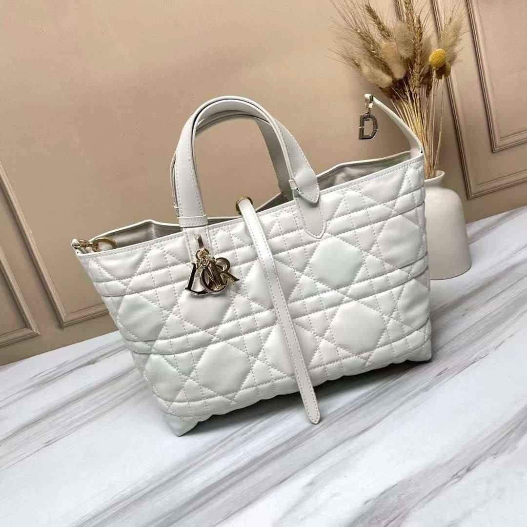 MEDIUM 30cm DIOR TOUJOURS BAG Macrocannage Calfskin / DIOR Tote Bag ออริ 1:1 พร้อมส่ง 5 สี กระเป๋าสะพายทรงโท้ท จุของได้เต็มที่ รูปทรงคลาสสิค หนังสวย หรูหราเกินราคา