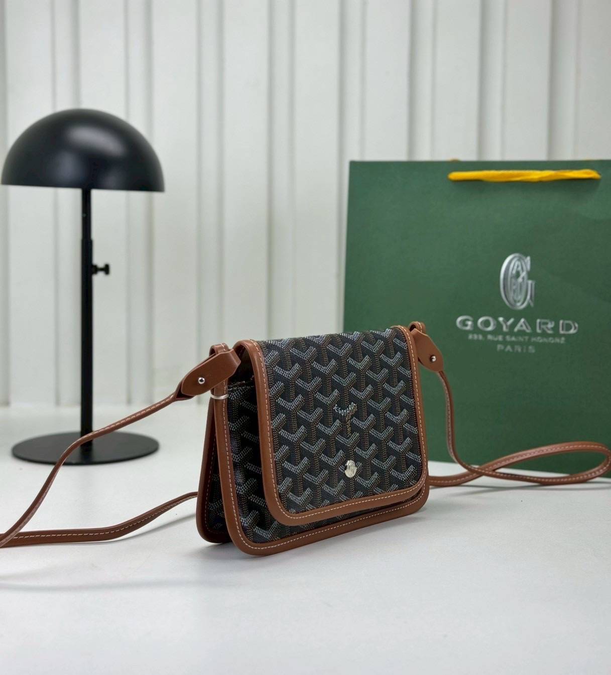 10 สี ORI หนังแท้ | GOYARD Plumet pouch-wallet กระเป๋าสะพายใบเล็กกะทัดรัด ดีไซน์กระเป๋าสตางค์ Plumet ดีไซน์มาพร้อมช่องใส่เหรียญ ธนบัตร และบัตรต่างๆ สามารถสะพายไหล่เป็นกระเป๋าสะพายข้างได้เหมือนกระเป๋าใบเล็ก