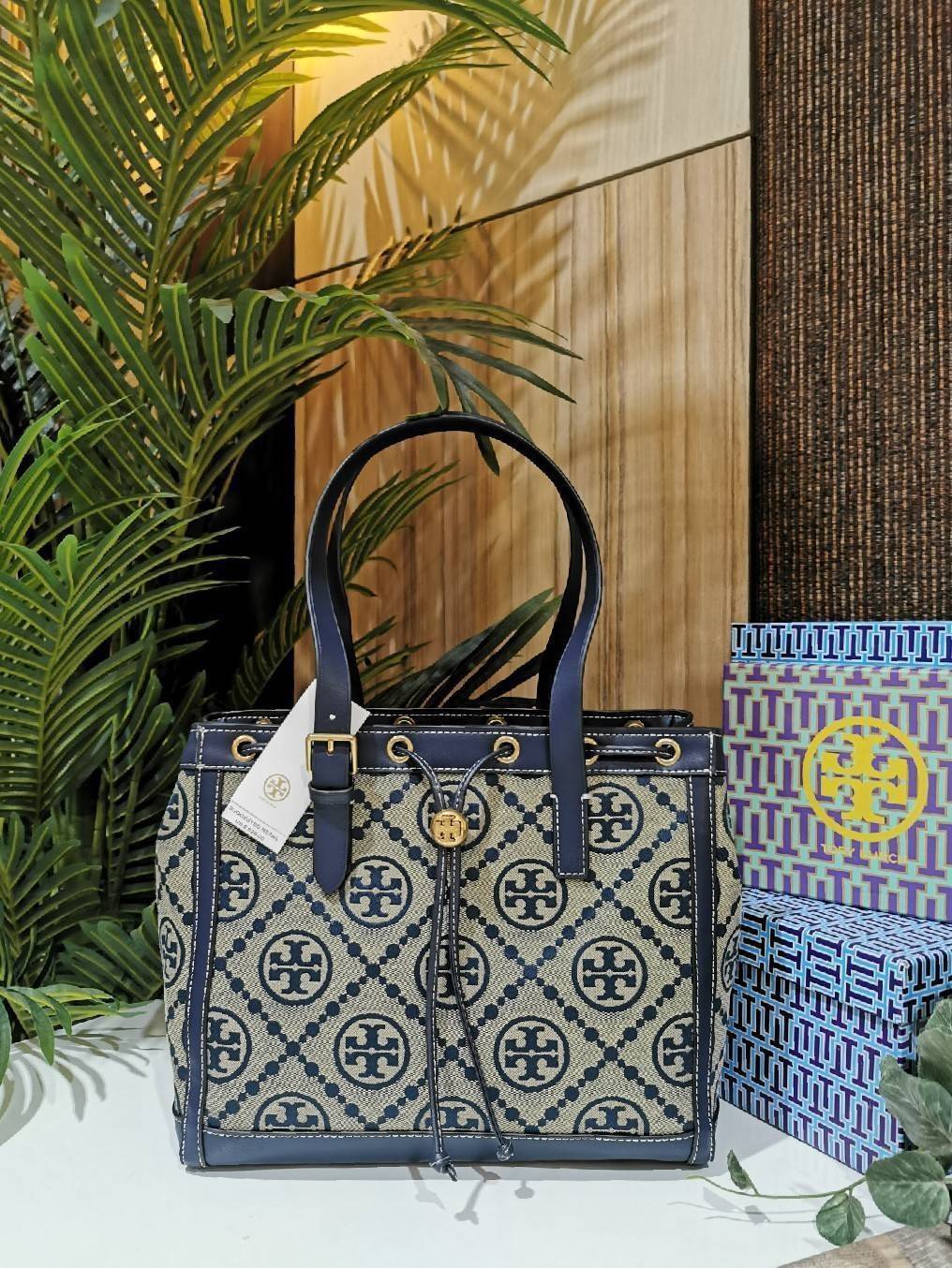 ของแท้ 💯% TORY BURCH FACTORY MONOGRAM JACQUARD TOTE BAG กระเป๋าถือหรือสะพายรุ่นล่าสุดดีไซน์ยอดนิยมจาก TORY BURCH FACTORY OUTLET