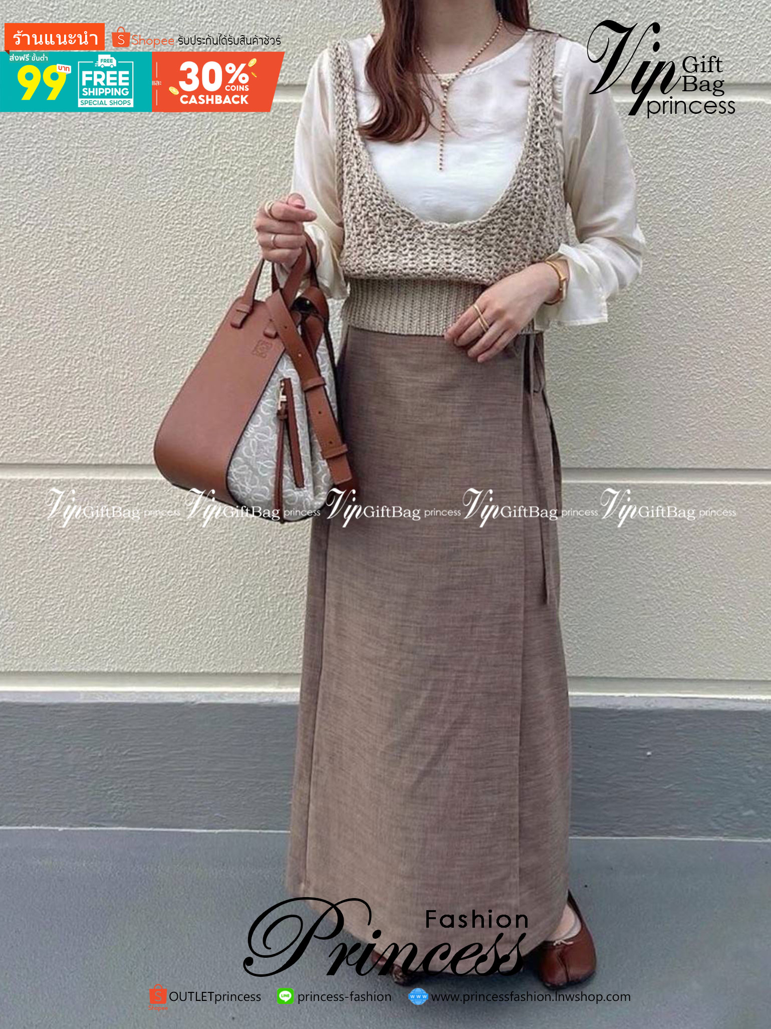 LOEWE ANAGRAM SHOULDER BAG VIP กระเป๋าถือหรือสะพาย รุ่นหายากสุดเลอค่าวัสดุ Anagram Canvas ตัดหนังแท้ Calfskin สุดคลาสสิค ขนาดกำลังดี น้ำหนักเบา ภายในโล่งกว้างและจุ ใส่กล้อง มือถือ ของใช้ได้เยอะ มาพร้อมหูสั้นหนังแท้หิ้วถนัดมือและสายหนังยาวสะพายไหล่หรือ Cro