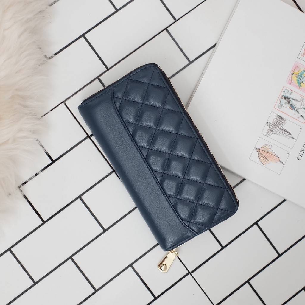 กระเป๋าสตางค์ Size ยาว ซิปรอบ สวยรับเงินมากใบนี้ คอนเฟิร์ม 💵💵 ใครกำลังหากระเป๋า size ห้ามพลาดนะคะ หนังสวยจริงๆ หนังวัวแท้ ตีตาราง นิ่ม ฟู ใช้หนังเกรดดีที่สุด สวยมาก KEEP • Super Rich ( Long )• กระเป๋า สตางค์ขนาดยาว ซิปรอบ ภายใน จุของคุ้ม ใ