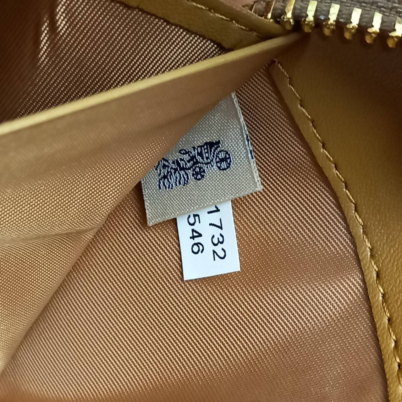 มาเท่าไหรก็ไม่เคยพอจริงๆ มีความต้องการกันถึงขีดสุด❣️😘>>COACH ACCORDION ZIP WALLET IN COLORBLOCK SIGNATURE CANVAS (COACH 31546)🍁กระเป๋าสตางค์ใบยาว ซิปรอบ //วัสดุหนังแคนวาสสลับหนังแท้ ดีไซน์สวย โดดเด่นลงตัวเป็นที่สุด ด้านในมีช่อ