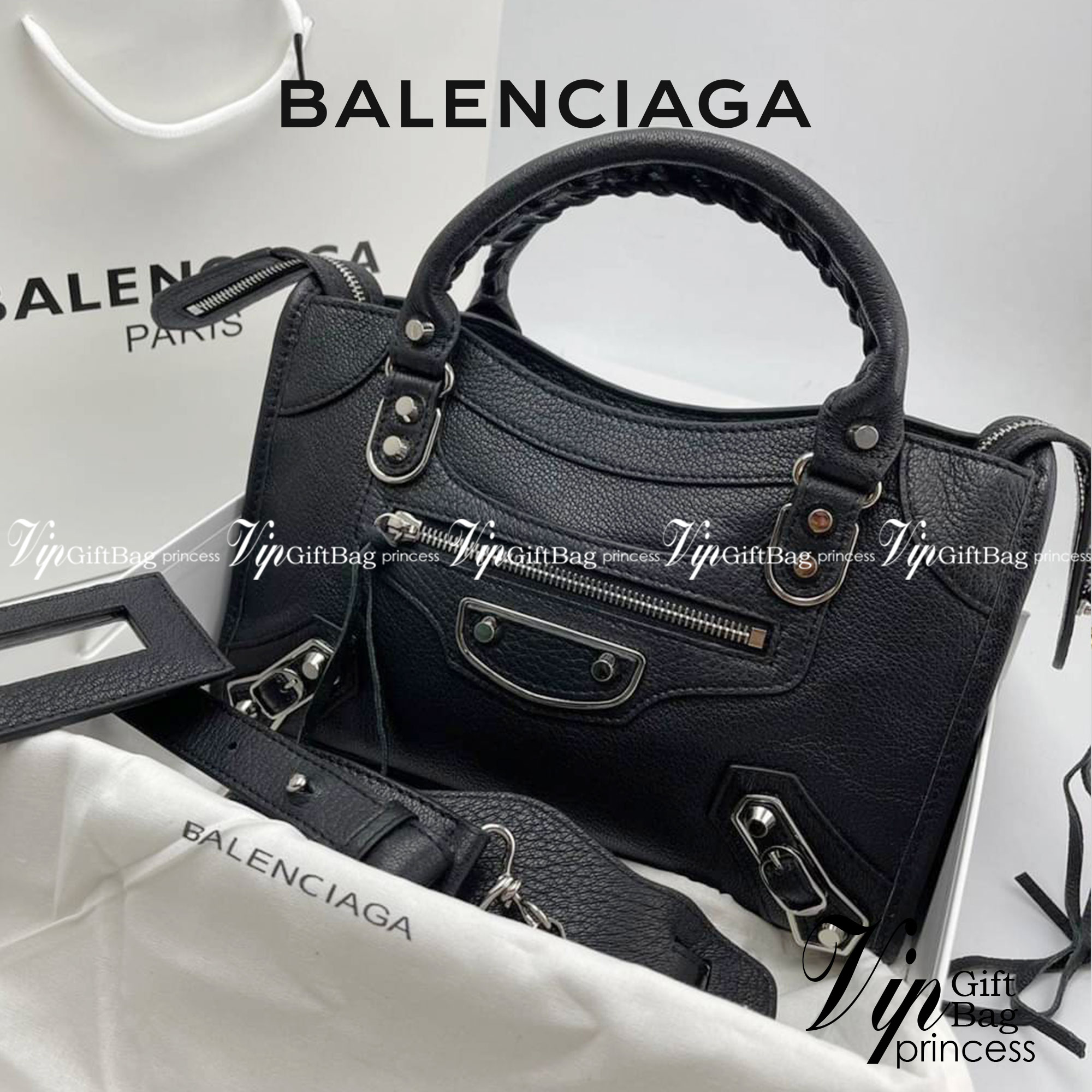 หนังแท้ BALENCIAGA CLASSIC CITY SMALL SHOULDER BAG in black Arena lambskin อะไหล่เงิน / ทอง การสร้างสรรค์ที่มีเอกลักษณ์เฉพาะตัว หรูหรา สีดำคลาสสิก วัสดุหนังแกะแท้ทั้งใบ ภายในโล่งกว้างจุของได้เยอะ เกรดออริจินอล ตอบโจทย์ได้ทุกลุค ทุกไลฟ์สไตล์ คูลๆ เท่ๆ ภาพส