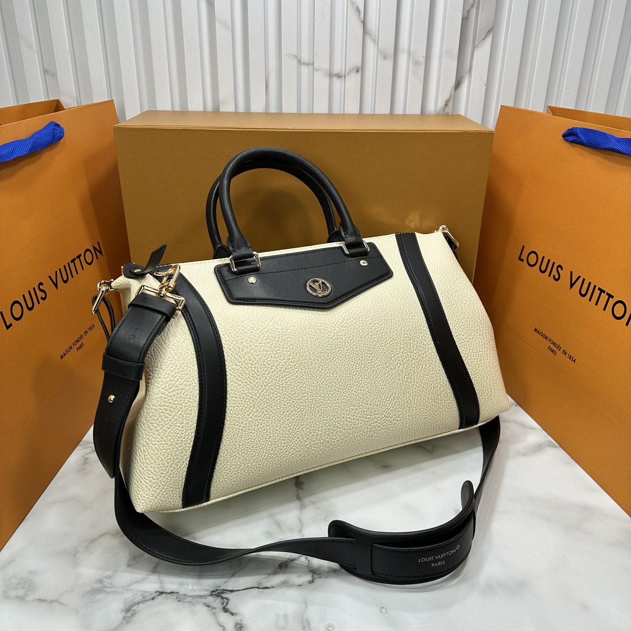 ORI หนังแท้ | LV Biker PM bag กระเป๋าสะพาย ใหม่ล่าสุดเปิดตัวโดดเด่นใน Spring -Summer 2025 ได้แรงบันดาลใจมาจากเสื้อแจ็คเก็ตไบเกอร์สุดไอคอนิก โทนสีคลาสสิกเหนือกาลเวลาไอเท็มหลักเปี่ยมสไตล์ประจำฤดูกาลนี้และในอนาคต