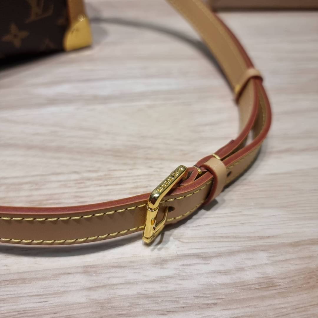 LV SIDE TRUNK MONOGRAM สุดยอดกระเป๋าไอคอนนิค ทรงสวย ใหม่ล่าสุด สวยมีเสน่ห์ รูปทรงกล่อง โดดเด่นด้วยหมุดเข้ามุม ซิปเปิด-ปิดล็อคได้ วัสดุหนังแคนวาส