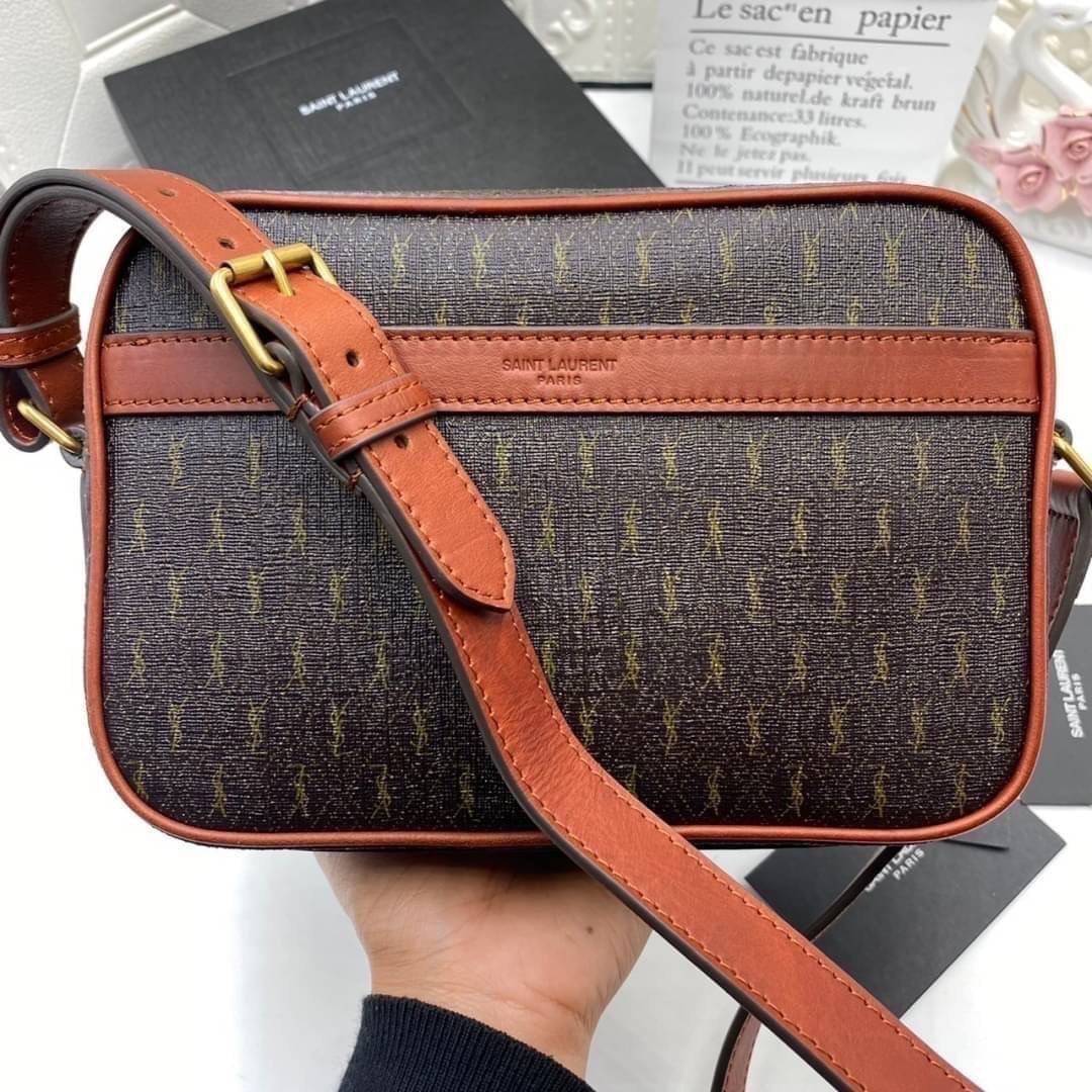 ORI SAINT LAURENT Leather-Trimmed Monogrammed Coated-Canvas Messenger Bag / YSL Messenger Bag เกรดออริจินอล หนังแท้ ใช้งานต่างประเทศได้ ภาพถ่ายจากงานขายจริง กระเป๋าสะพายสไตล์วินเทจ งานหนังแท้สวย โทนสีผู้ดีมากค่ะ ภายในโล่งจะสะพายไหล่ CROSSBODY ก็ดูดี สินค้