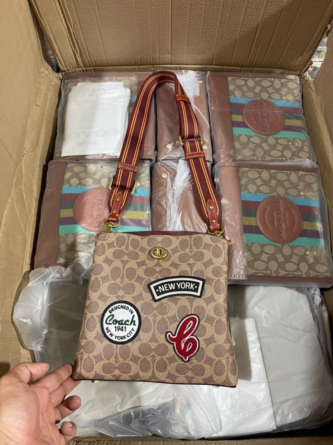 Coach Willow Bucket Bag In Signature Canvas With Patches รุ่นใหม่ล่าสุด พร้อมส่งที่ไทย