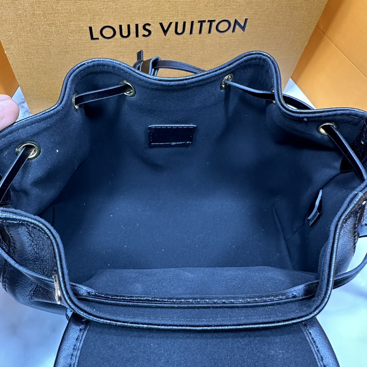 ORI หนังแท้ | LV Odyssee bag Monogram Canvas กระเป๋าสะพายดีไซน์ใหม่ คอลเลกชันประจำฤดูกาล Pre-Fall 2025 ออกแบบมาเพื่อเชิดชูมรดกล้ำค่าที่สืบทอดจากรุ่นสู่รุ่น ดีไซน์ทันสมัยใช้งานได้ทุกวัน