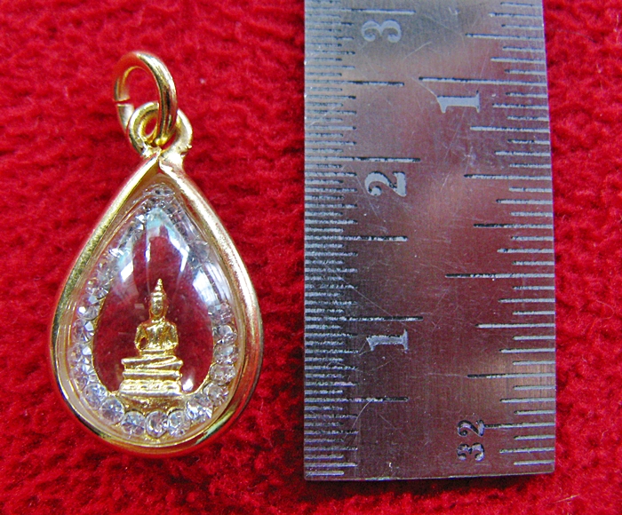 จี้พระประจำวันเกิดวันพฤหัส ปางสมาธิ องค์เล็กทรงหยดน้ำ ล้อมเพชรเลี่ยมทองไมครอนค่ะ
