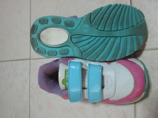 รองเท้าเด็กมือสอง Sesame Street Abby ของแท้จาก USA ไซด์ 9 ค่ะ สภาพดี