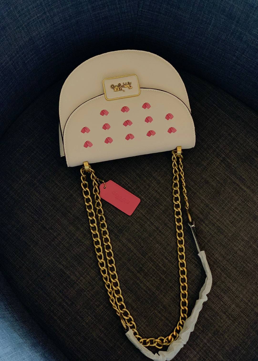 COACH ALIE SADDLE BAG JACQUARD IN SIGNATURE ((C4694//C3464)) พร้อมส่งที่ไทย รุ่นใหม่ล่าสุดค่ะ! กระเป๋าสะพายข้าง//ครอสบอดี้ร์//หรือทบสายคู่สะพายไหล่ได้ค่ะ วัสดุJacquard+หนังแท้ ได้สวยงามลงตัวมากๆ เปิดปิดกระเป๋าแบบกดล็อค มีอะไหล่โลโก้แบรนด์โดดเด่นปนคลาสสิค