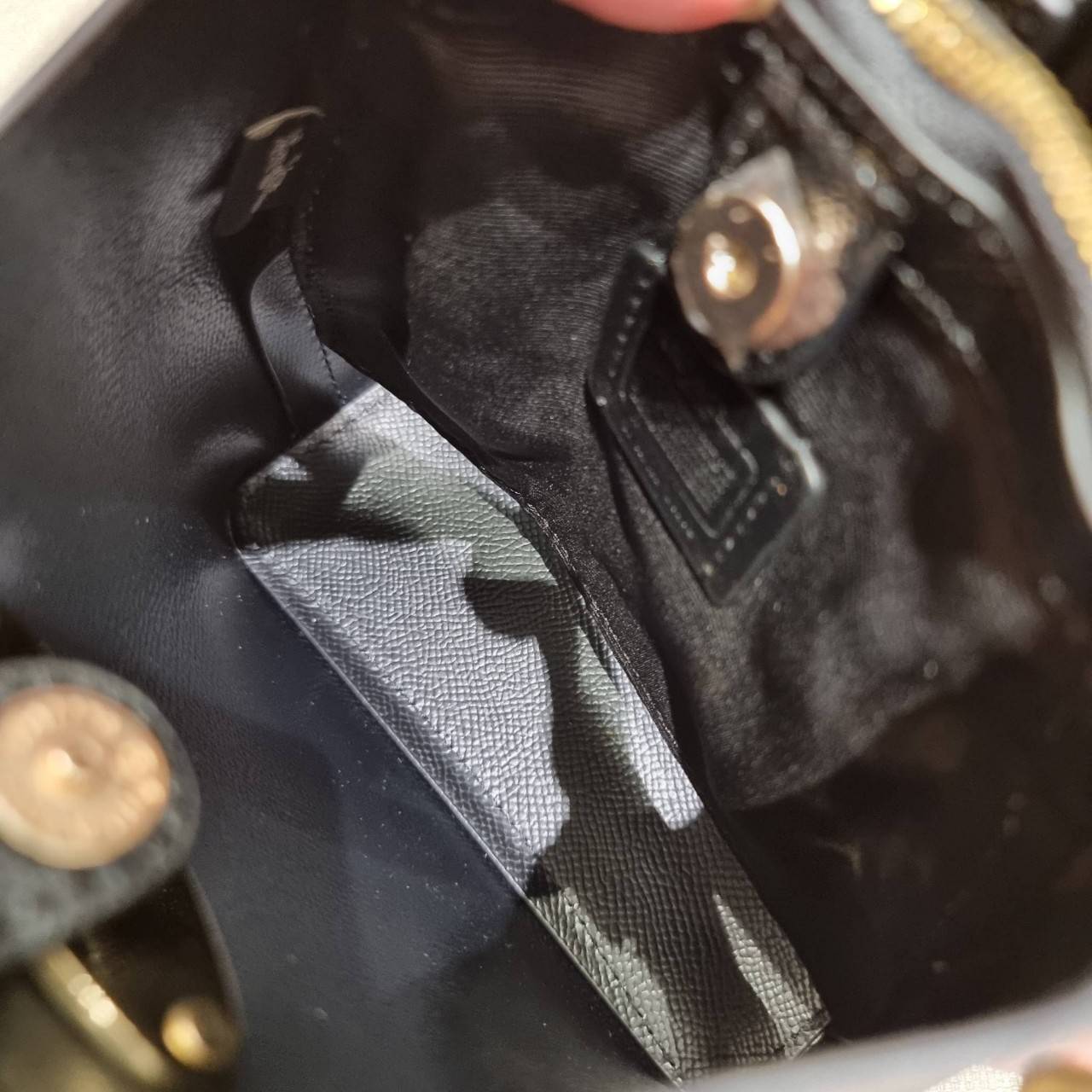 COACH MINI TOWN BUCKET BAG IN SIGNATURE CANVAS WITH VINTAGE MINI ROSE PRINT ((7270 7268 7267)) คอลเลคชั่นใหม่ล่าสุด!! น้องสาวคนสวยมาแล้วจ้า สดใสต้อนรับเทศกาลคริสต์มาส 🎅🎄 กระเป๋าบัคเก็ต ไซส์มินิ ใบจริงน่ารักม้าก!! น่าใช้แบบที่สุด วัสดุหนังแ