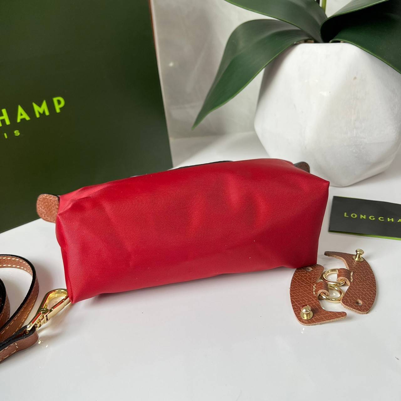 LONGCHAMP LE PLIAGE ORIGINAL Pouch with handle กระเป๋าใบเล็กขนาดกระทัดเหมาะกับใส่ของจำเป็นจุกจิก กันน้ำได้ พร้อมส่ง