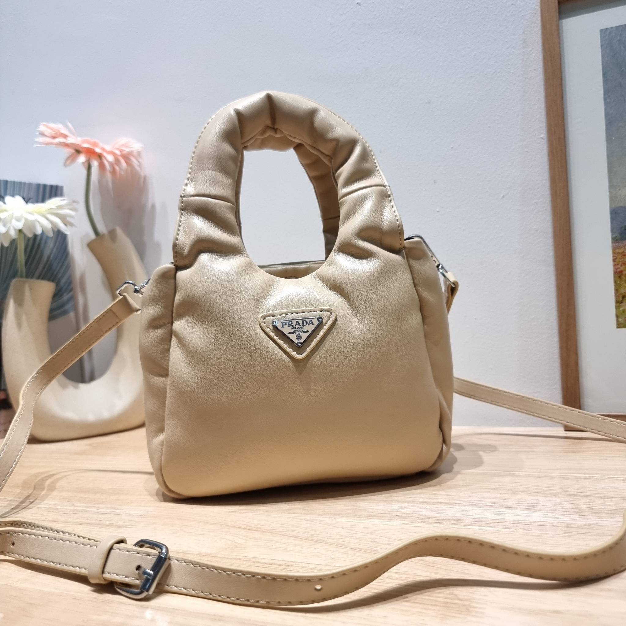 PRADA Small padded Soft nappa-leather bag พร้อมส่ง 4 สี น้องใหม่ล่าสุด กับคอลเลคชั่นที่ทำออกมาตอบโจทย์ได้ทุกไลฟ์สไตล์