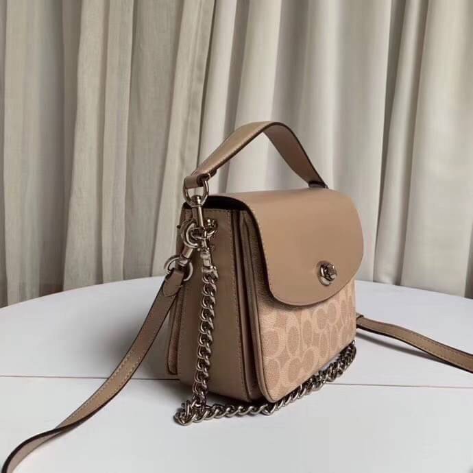 3สาย Coach 89089 Cassie Crossbody 19 In Signature Canvas เรียบหรู ดูดี ต้องไอเท็มนี้เลยจ้า กระเป๋าถือ/สะพายข้าง สุดพิเศษ!! มีสายมาให้ถึง 3 แบบ!! สลับใช้แมทช์ตามสไตล์ได้เลย วัสดุหนังแคนวาสสลับหนังเรียบ เปิด-ปิดด้วยตัวบิดล็อค ภายในแบ่งสัดส่วนอย่างดี ใส่ของไ