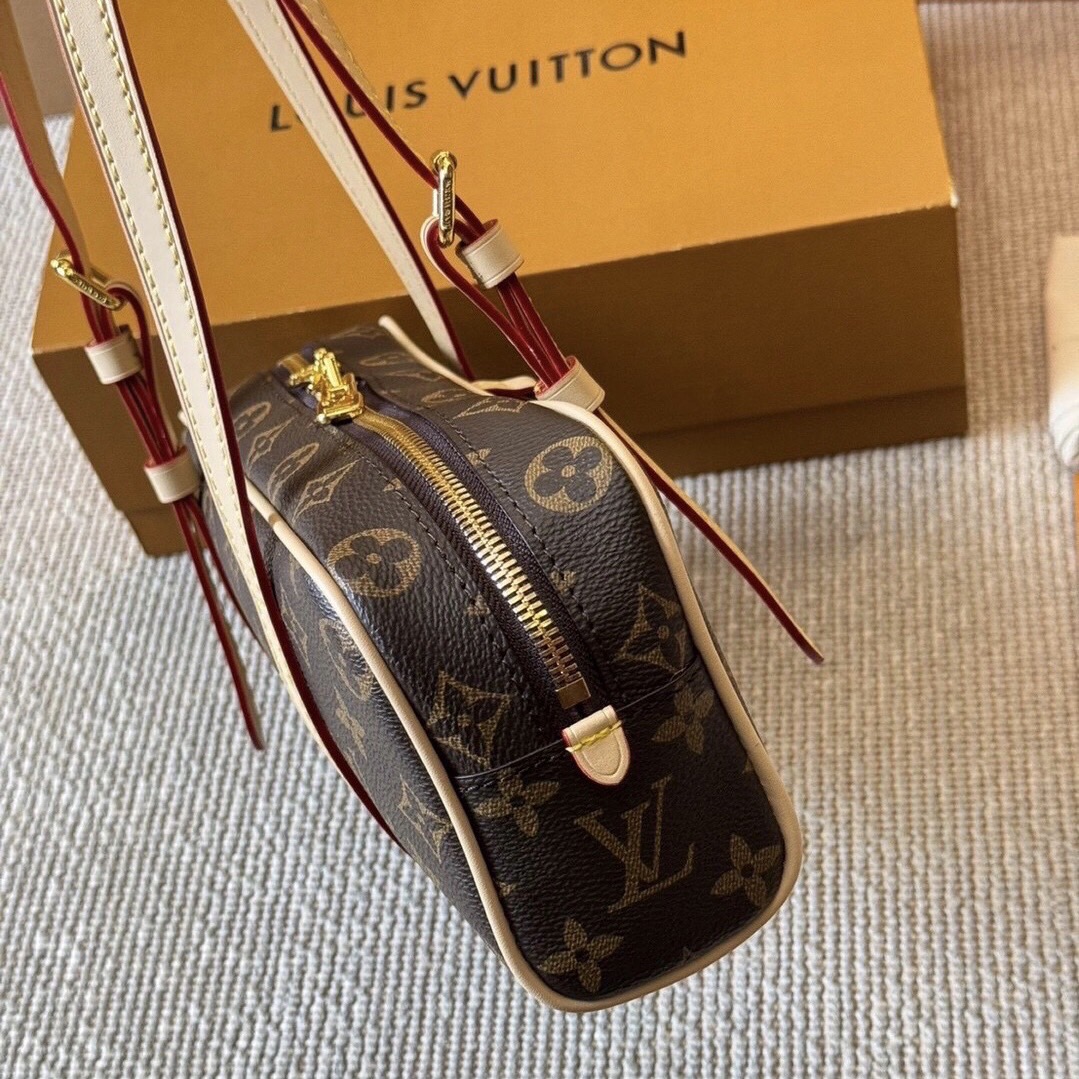 LV Hang On bag กระเป๋าสะพายดีไซน์วินเทจ ปรับดีไซน์กระเป๋าถือรุ่น Cité คลาสสิกจากยุค'80s เป็นทรงโบว์ลิ่งร่วมสมัย