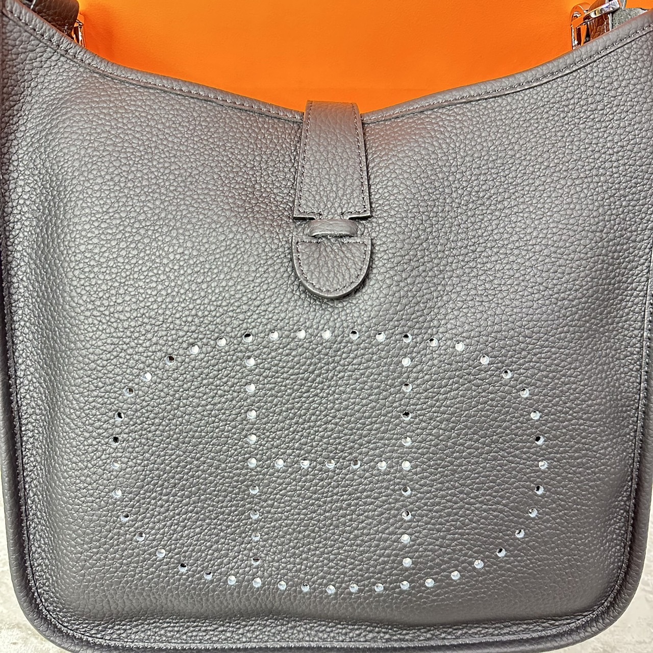 HERMES Evelyne PM Bag The Perfect Crossbody Bag 29cm กระเป๋าทรงโท้ทแบรนด์หรู เอกลักษณ์ของความสง่างาม เกรดออริ สลับแท้ 1:1 ใช้งานต่างประเทศได้