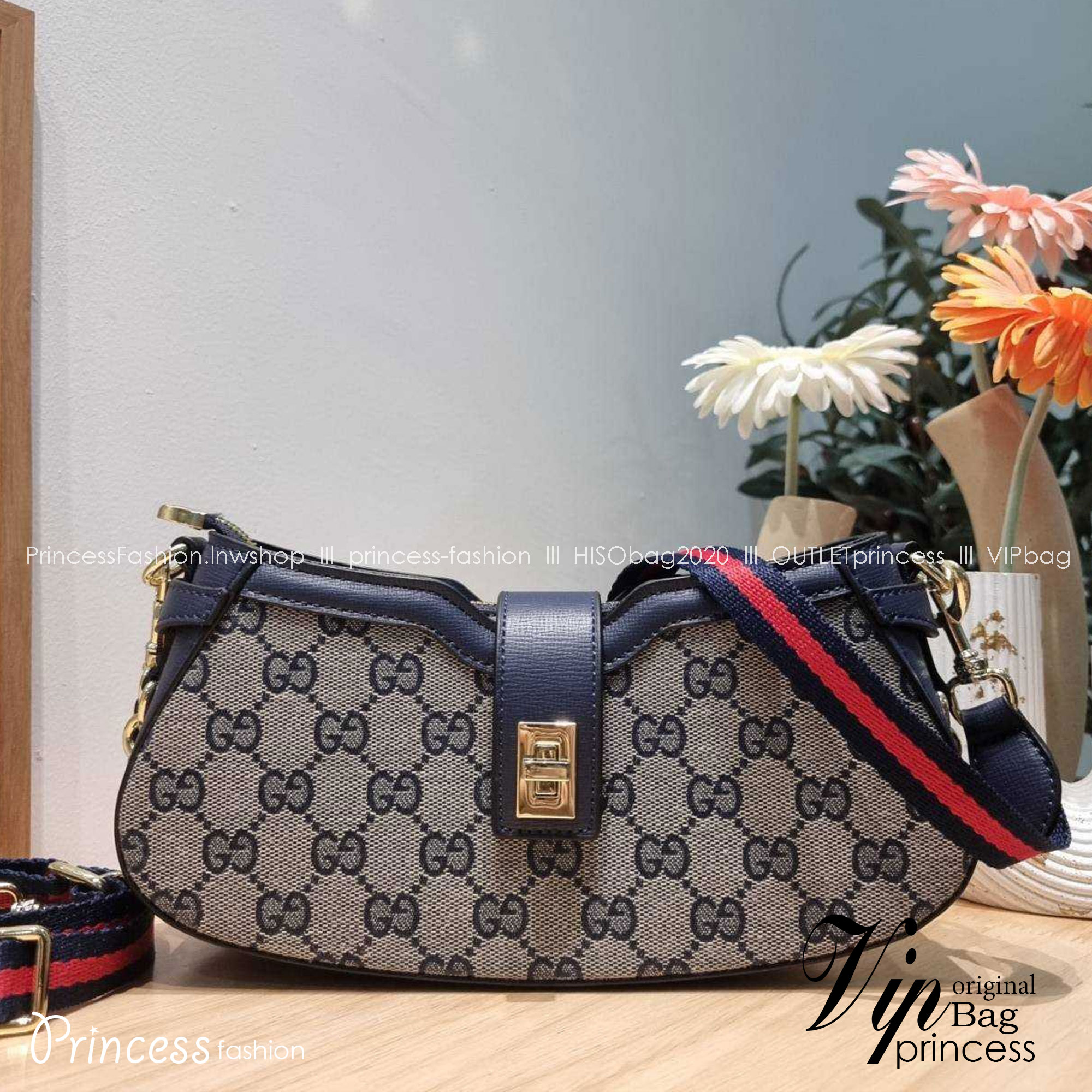 Gucci moon side mini shoulder bag สวยย้อนยุค y2k กำลังมาแรง กับอีกหนึ่งไอเท็มสุดจึ้ง ด้วยขนาดที่กำลังพอดี ดีไซน์คลาสสิคลัคชู ดูผู้ดี สวยแบบน้อยแต่มาก