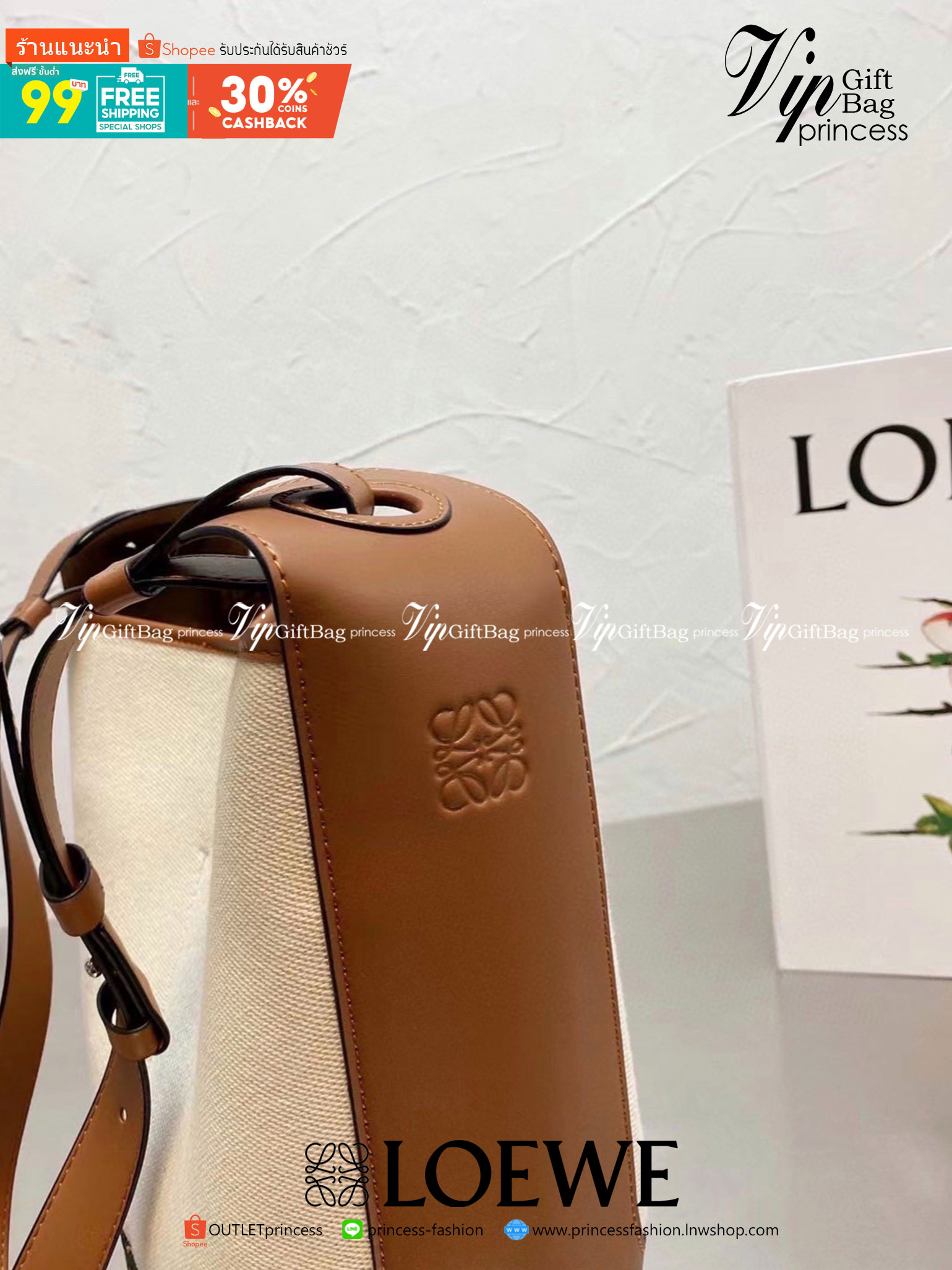 VIP 】LOEWE HOBO LEATHER SHOULDER BAG กระเป๋าสะพายทรงถัง ผ้าแคนวาสตัดขอบหนัง Lambskin หนังนิ่มสวย กระเป๋าสะพายทรงถัง ผ้าแคนวาสตัดขอบหนัง Lambskin หนังนิ่มสวยดีไซน์หรู โลโก้หน้าสวยงาม คงเอกลักษณ์แบรนด์ ภายในโล่งกว้างวัสดุเป็นหนังกลับ ขนาดกำลังดี จุได้เยอะ น