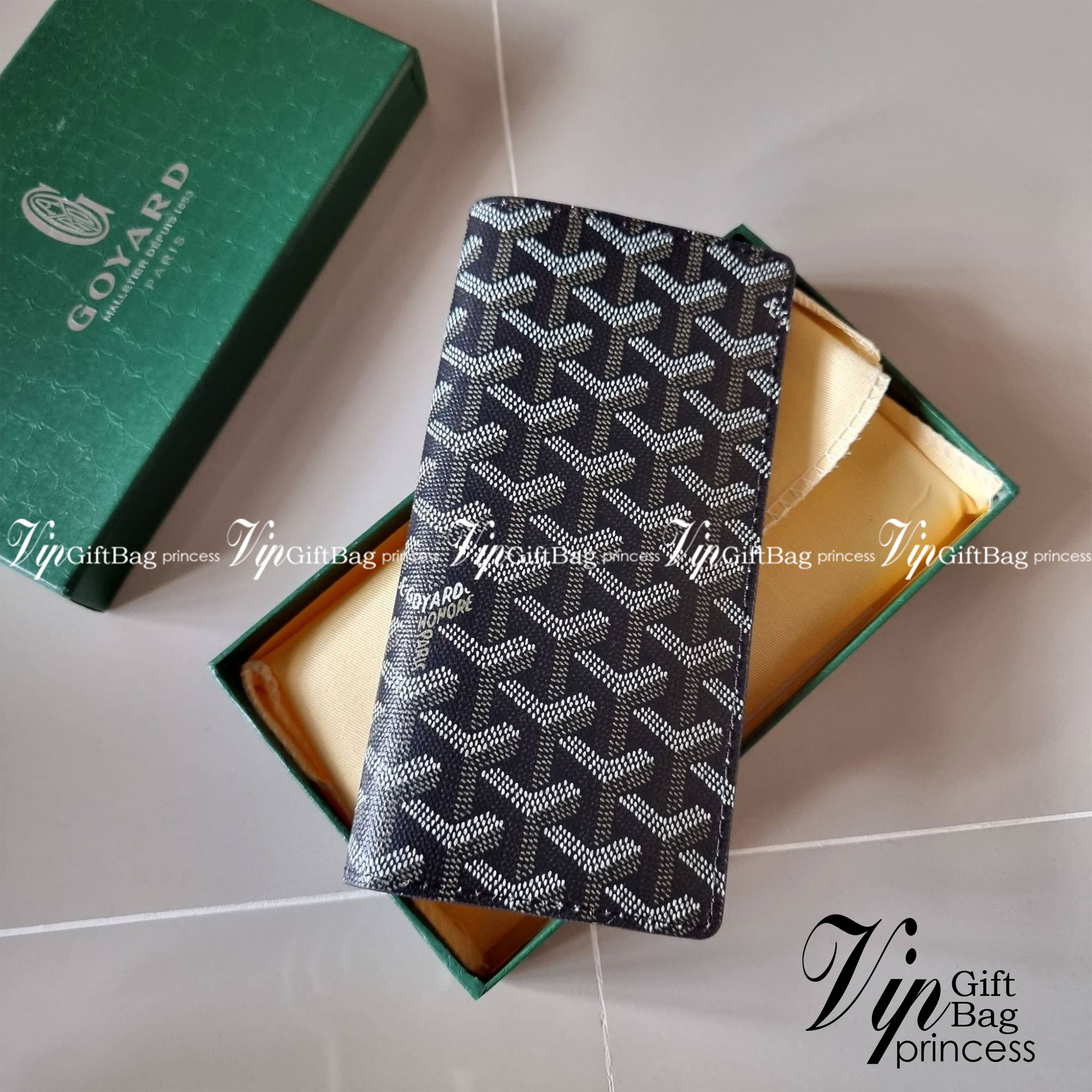 Goyard Bi Fold Long Wallet / GOYARD FLAP WALLET / Goyard Long Wallet กระเป๋าสตางค์ใบยาว รุ่น unisex ที่ใช้ได้ทั้งหนุ่มๆและสาวๆ ไอเท็มนี้ตอบโจทย์สำหรับคนที่ชอบเก็บบัตรเยอะๆ