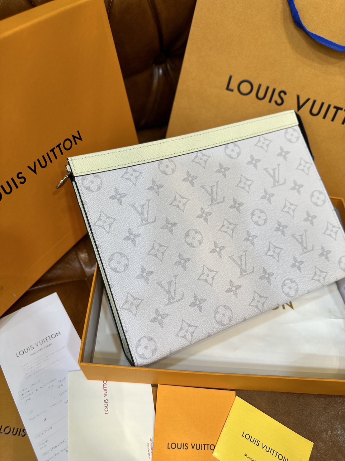 พร้อมส่ง LV Pochette Voyage MM / LV Clutch กระเป๋าถือทรงคลัช ทรงพอช เกรดออริ สลับแท้ 1:1 ใช้ต่างประเทศได้ ใช้ได้ทั้งชายหญิง