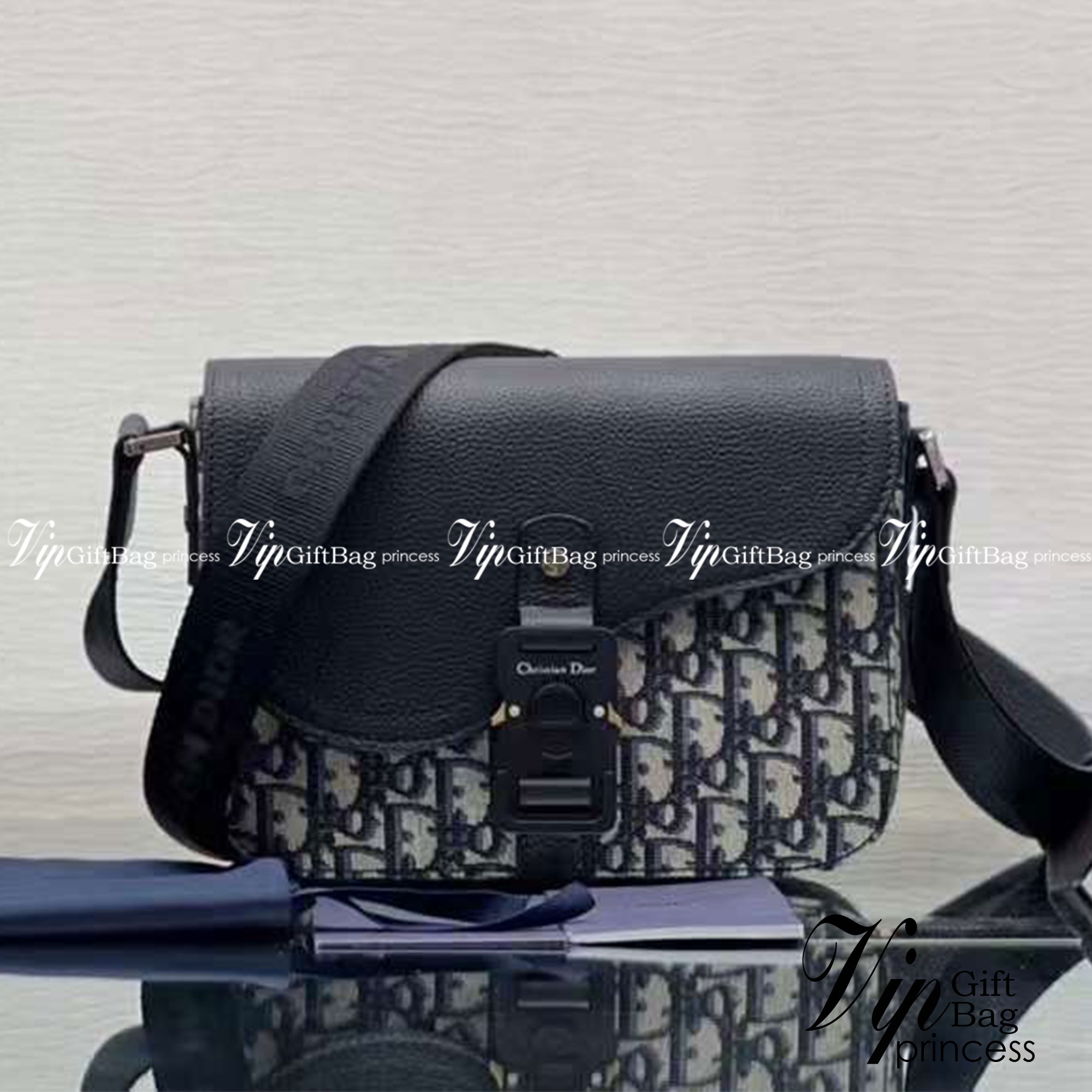 Dior Saddle Messenger Bag / Dior messenger bag / Beige and Black Oblique Jacquard เกรดเทพออริจินอล หนังแท้ ภาพถ่ายจากสินค้าจริง ใช้งานต่างประเทศได้