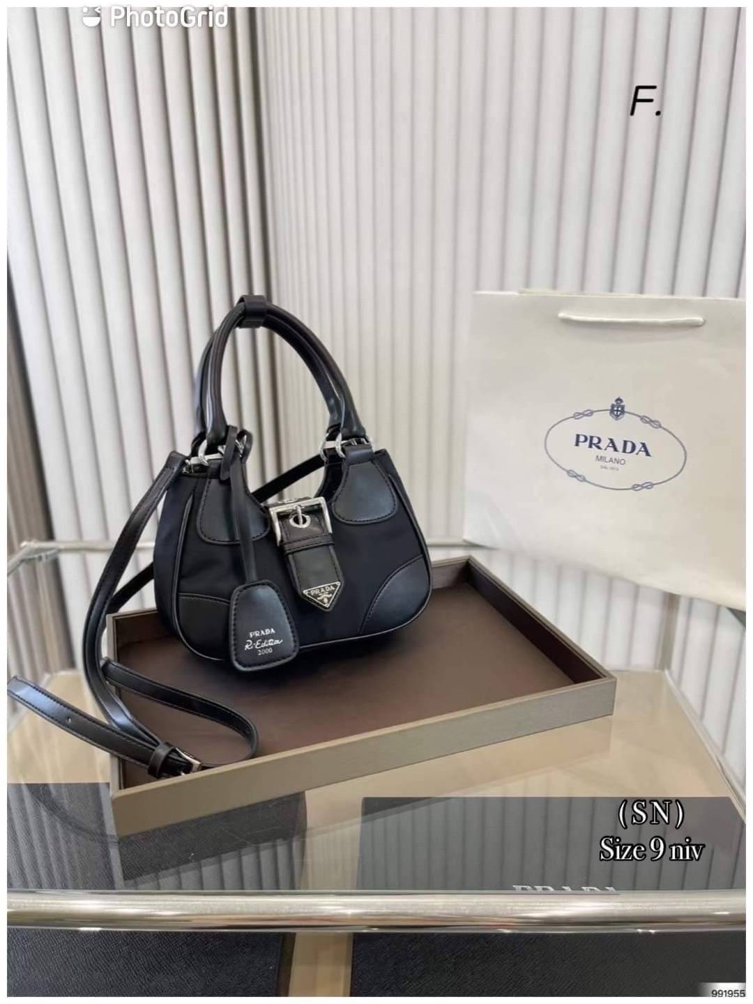 PRADA Moon Re-Nylon and leather bag ใหม่ล่าสุด กับคอลที่ใครๆเห็นก็ต้องรัก ขนาดกำลังน่ารัก ดีไซน์สวยดุ และยังดูแพงได้อีก
