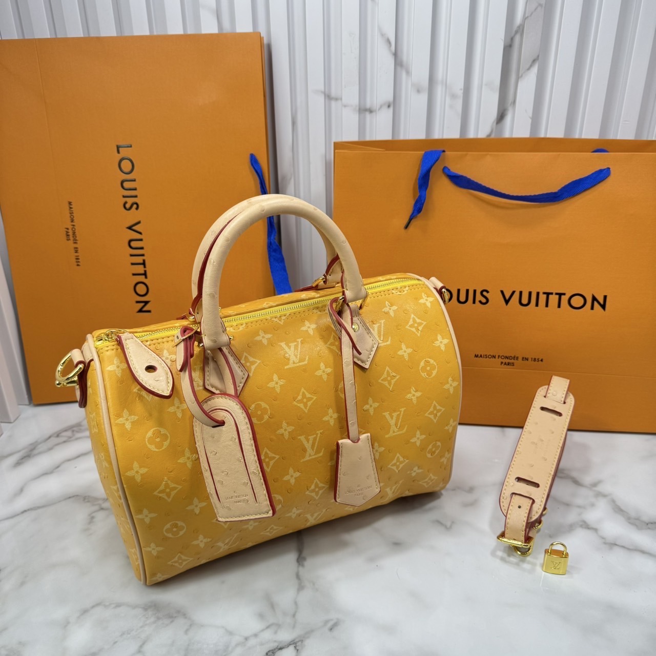 ORI หนังแท้ | LV Speedy P9 Bandoulière 30 Bag กระเป๋าสะพายทรงหมอนสปีดี้ใบใหญ่ คอลใหม่ล่าสุดหรูหราโดดเด่น แต่งลายนูนเพิ่มเท็กเจอร์เต็มใบ รูปทรงใช้งานง่ายสวยตลอดกาล