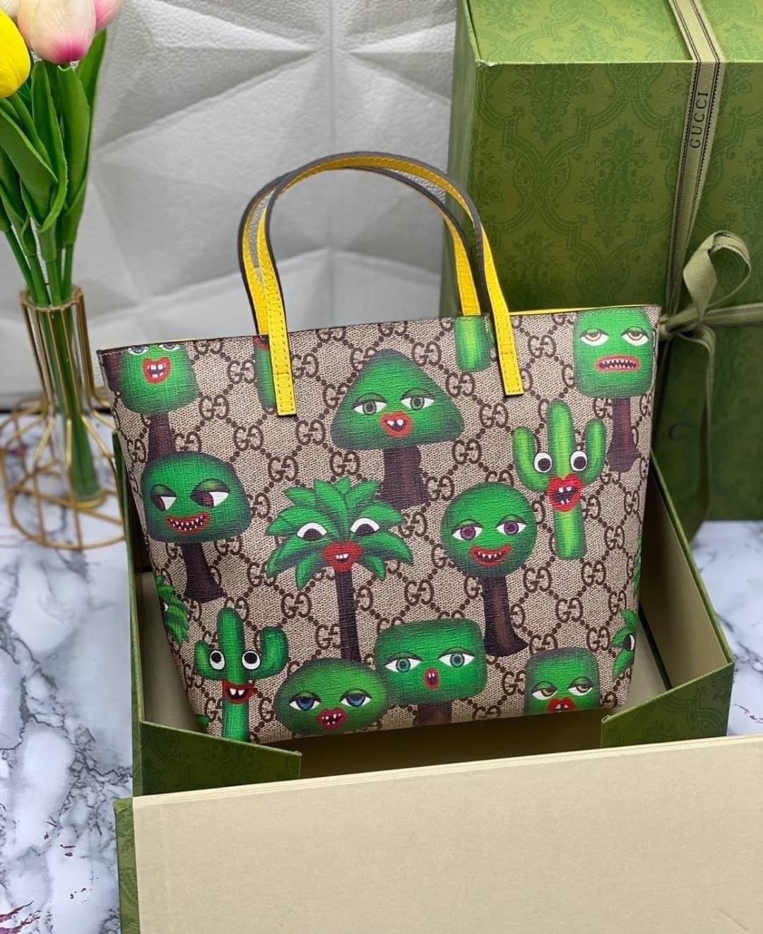 VIP 】Animal-Friendly Gucci Kid GG Supreme Tote Bag งานหนังแท้ทรงตั้งสวย ขนาดกะทัดรัด จุของได้เยอะ ใช้ได้ทั้งเด็กและผู้ใหญ่ น่ารักมากค่ะ **ขายดีตลอดกาล**
