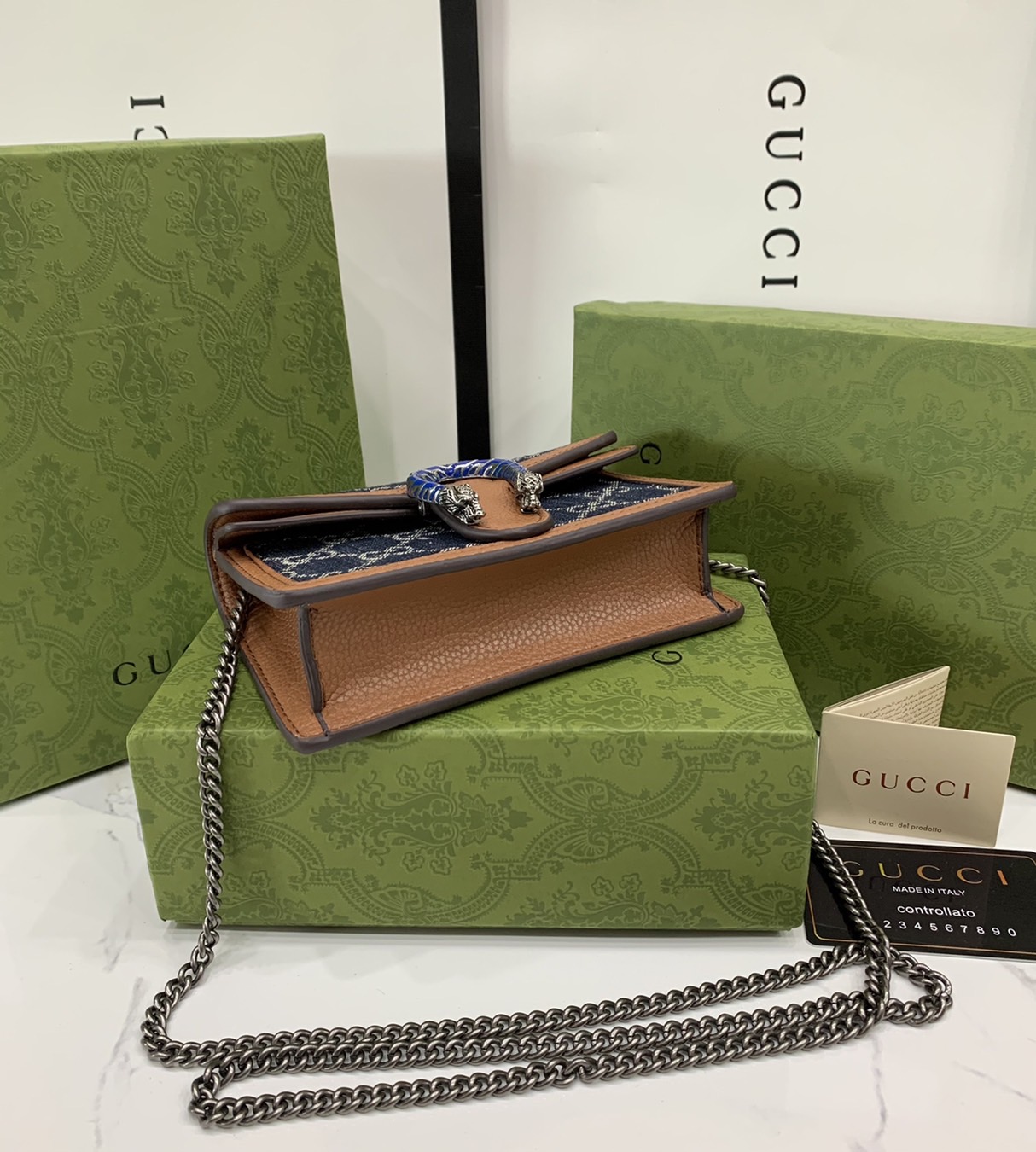 หนังแท้ GUCCI Denim Dionysus mini bag / GG Dionysus Shoulder bag / GG Denim Dionysus พร้อมส่งที่ไทย กระเป๋าสะพายข้างเดนิมสีเข้มสลับหนังแท้สีน้ำตาลงาช้าง เกรดหนังคุณภาพดียิ่งใช้หนังยิ่งสวย โทนสีน่าใช้มากก มาในดีไซน์คลาสสิคเรียบหรูเข้ากับทุกลุ๊คแบบไม่มีเอ้า