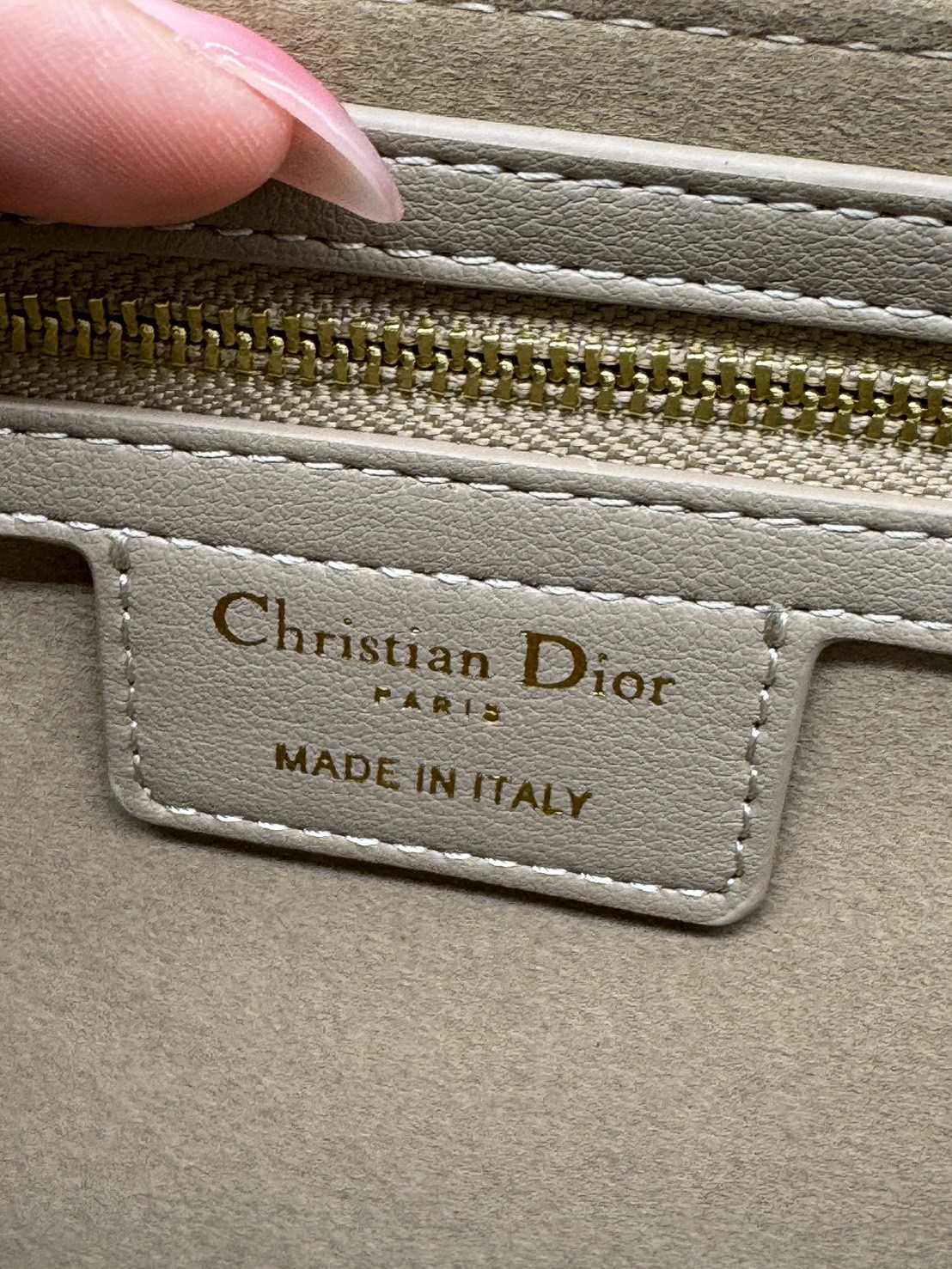 SMALL DIOR JOLIE TOP HANDLE BAG กระเป๋าสะพายดิ-ออร์ รุ่นใหม่ งานหนังสวย เกรดออริจินอล สลับแท้ ใช้งานต่างประเทศได้ งานสวยตามรูป ภาพถ่ายจากงานขายจริง