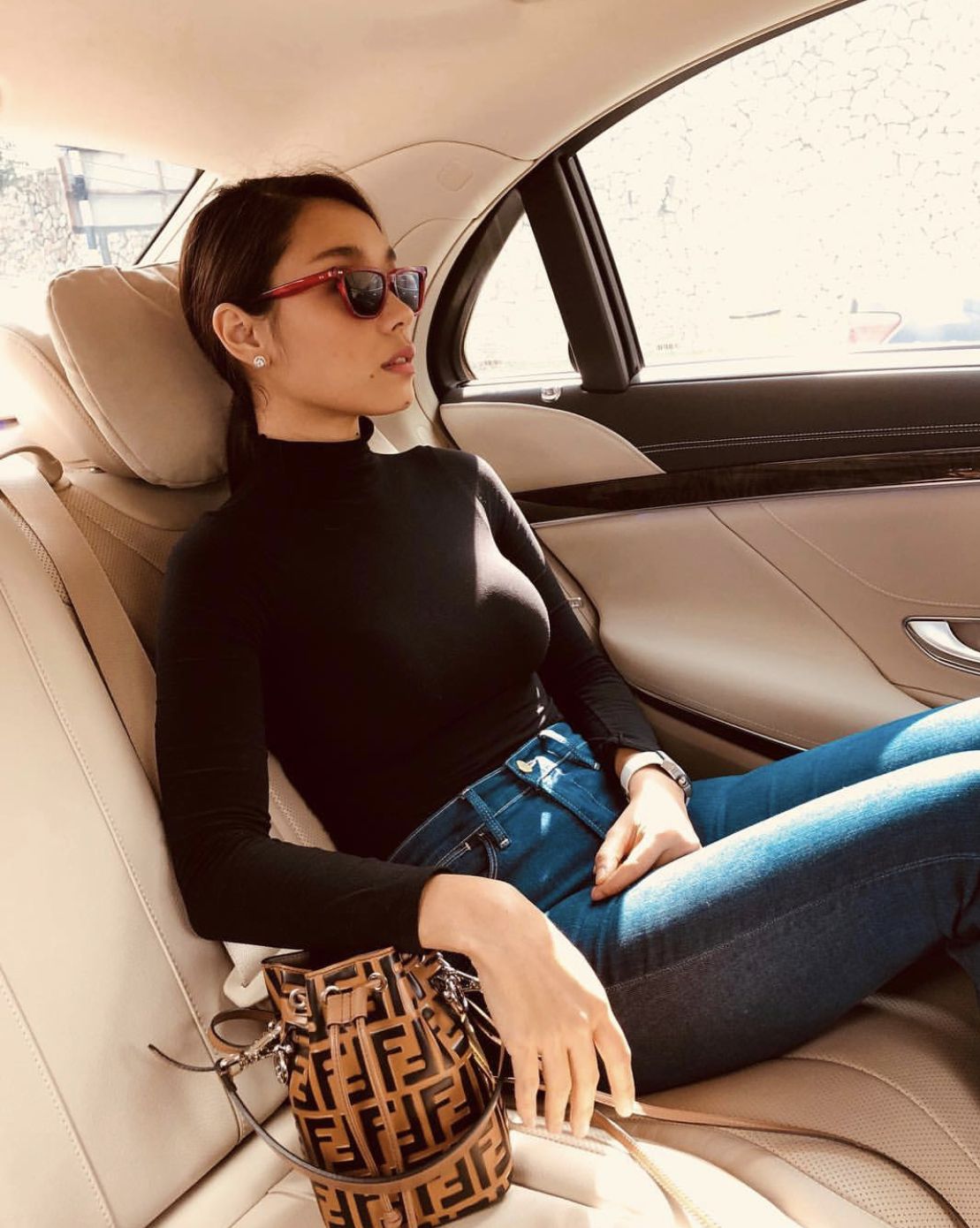 หนังแท้ FENDI Mon Tresor Brown leather mini-bag / FENDI MON TRESOR BUCKET BAG พร้อมส่งที่ไทย ภาพสินค้าถ่ายจากงานขายจริง ใช้งานต่างประเทศได้ค่ะ Small Mon Tresor bucket bag