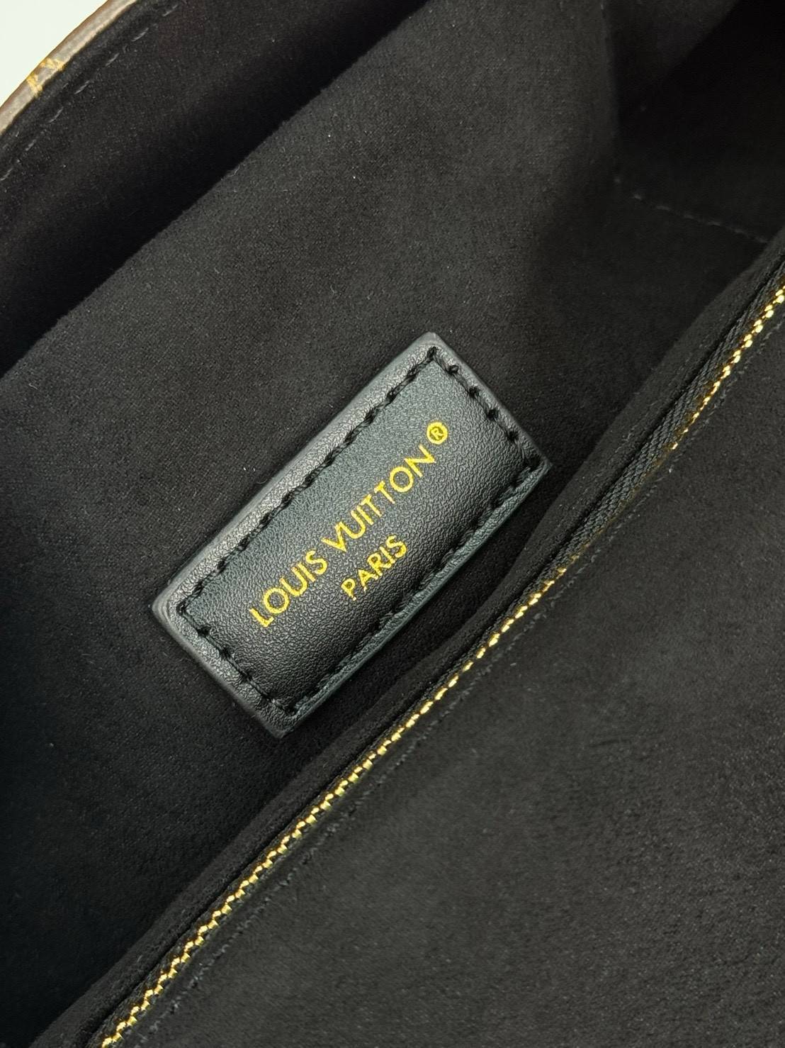 ORI หนังแท้ | LV Trunkie bag กระเป๋าสะพายรุ่นใหม่ ดีไซน์ร่วมสมัยโดดเด่นด้วยมุมโลหะ เฉลิมฉลองเอกลักษณ์ที่สืบทอดมาอย่างยาวนาน ผสานฟังก์ชันการใช้งานเข้ากับความหรูหรา