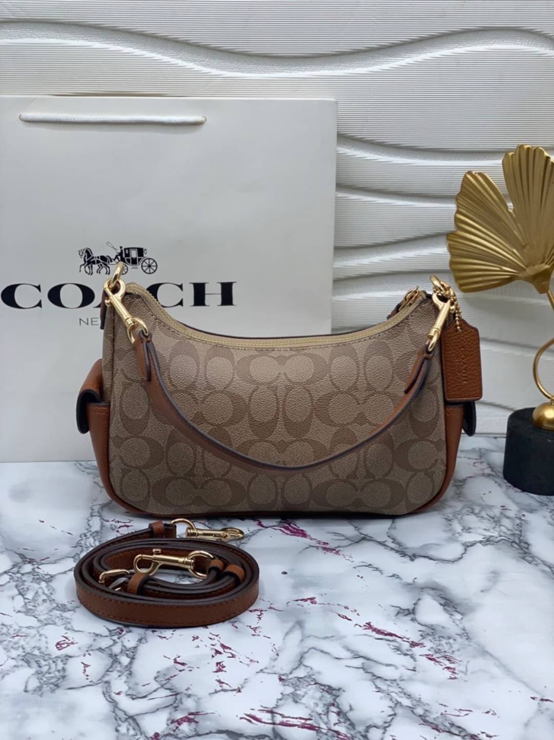 COACH Pennie Shoulder Bag In Signature Canvas พร้อมส่งที่ไทย
