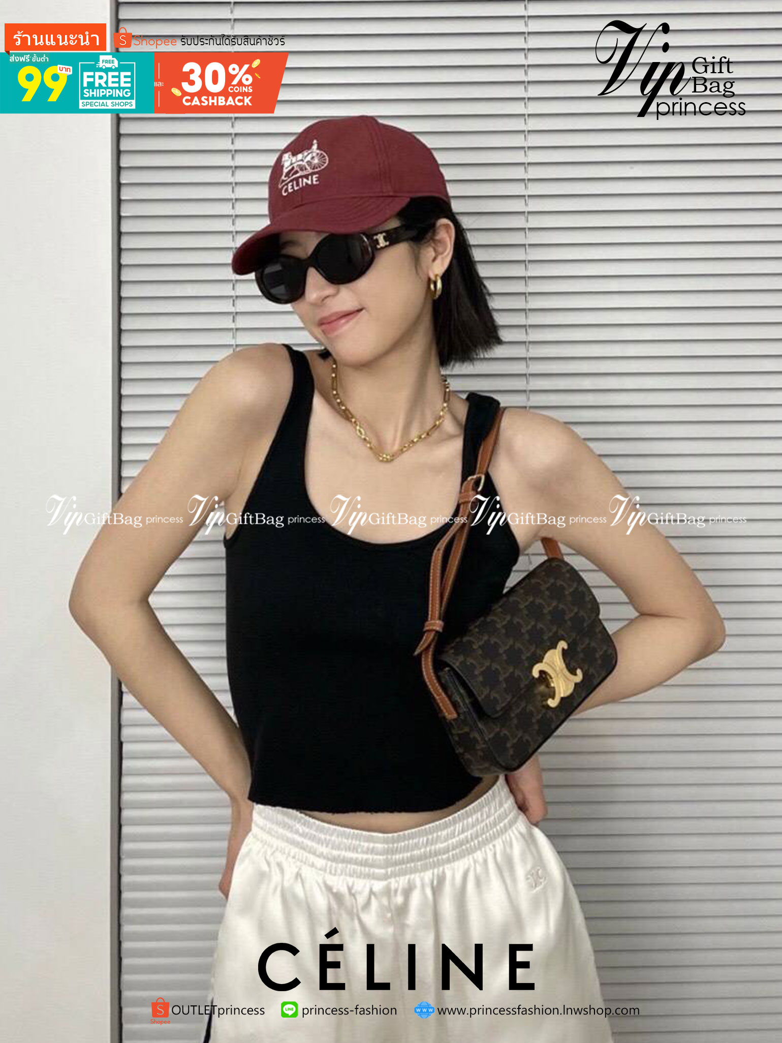 พร้อมส่งที่ไทยแล้วกับ CELINE TRIOMPHE SHOULDER BAG หนังทั้งใบลายสวยหรู ด้านในเปิดด้วยด้วยที่บีบโลโก้อะไหล่ทอง จุของได้กำลังดี ใส่โทรศัพท์ กระเป๋าสตางค์ใบสั้น ของจุกจิกได้ เหมาะกับสาวๆในวัน