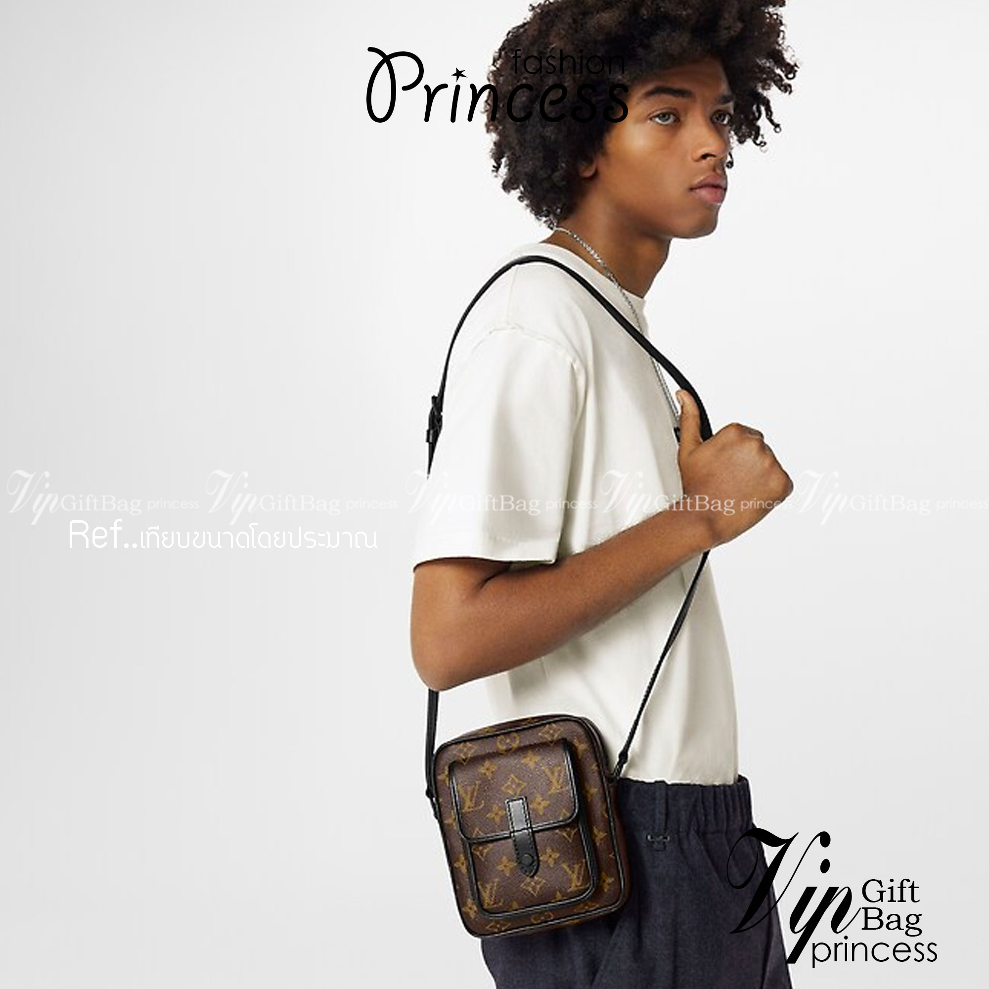 LV CHRISTOPHER กระเป๋าสะพายรูปทรงสปอร์ตสุดชิค LV crossbody wallet bag ใหม่ล่าสุด ได้ชิคๆเท่ๆก่อนใคร ไม่ต้องรอพรีฯ กับกระเป๋าสะพายข้างสำหรับหนุ่มๆ งานหรู ราคาดี วัสดุหนังแคนวาสคุณภาพดี ดีไซน์กะทัดรัด คล่องตัวแบบทูอินวันไปเลย เพราะใช้แทนกระเป๋าสตางค์ก็ได้ ส