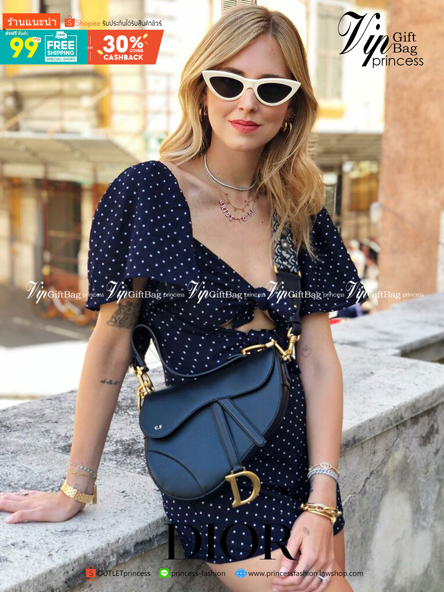 DIOR SADDLE BAG with strap กระเป๋ารุ่นยอดนิยมตามแบบฉบับแบรนด์ ใช้งานได้ 2 แบบ สะพายยาว CROSSBODY และสายสั้นถือได้เก๋ๆ ลุคนี้คูลสุดๆ เลยค่าา ภาพถ่ายจากสินค้าจริง! สวยมาก พร้อมส่งที่ไทยราคาสุดคุ้ม สาวๆ ห้ามพลาดค่ะ!