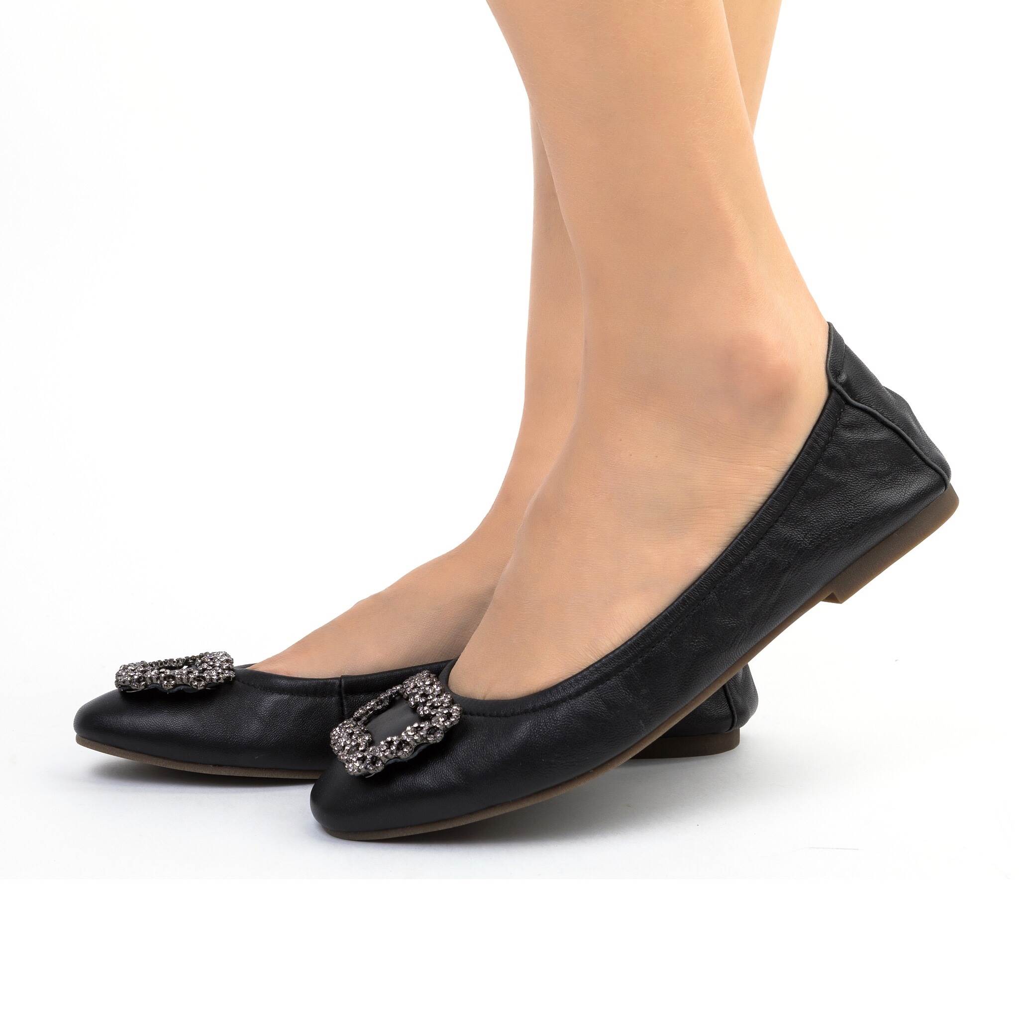 New In กับรองเท้า KEEP รุ่น BALELA FLAT SHOES ดีเทลรองเท้า = รองเท้า หนังแกะแท้ทั้งคู่ ( ด้านนอก และ ซับในด้านใน ) ผิวสัมผัสละเอียด ใส่แล้วสบายเท้ามากๆ มากๆค่า =รุ่นนี้ หน้าเท้ากระชับเก็บรูปเท้า เน้นช่วงเท้าเรียวขึ้น = พื้นรองเท้า เสริมแผ่นรองเท้า หนา - น