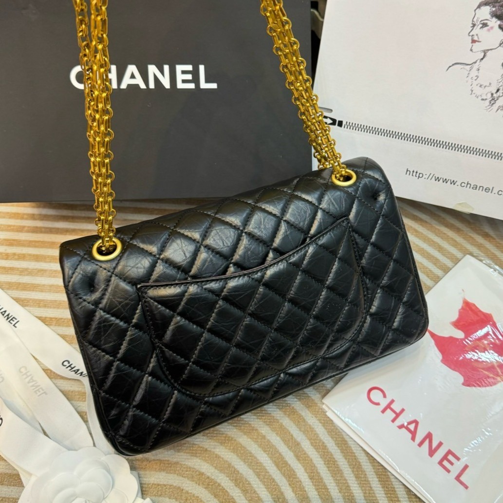 Chanel 2.55 Handbag กระเป๋าสะพายสุดคลาสสิกวินเทจ ดีไซส์หนังยับหรูหราชวนสะสม สุดยอดเดอะเบสท์ไอเท็ม พร้อมเสิร์ฟครบชุด สุดคุ้ม