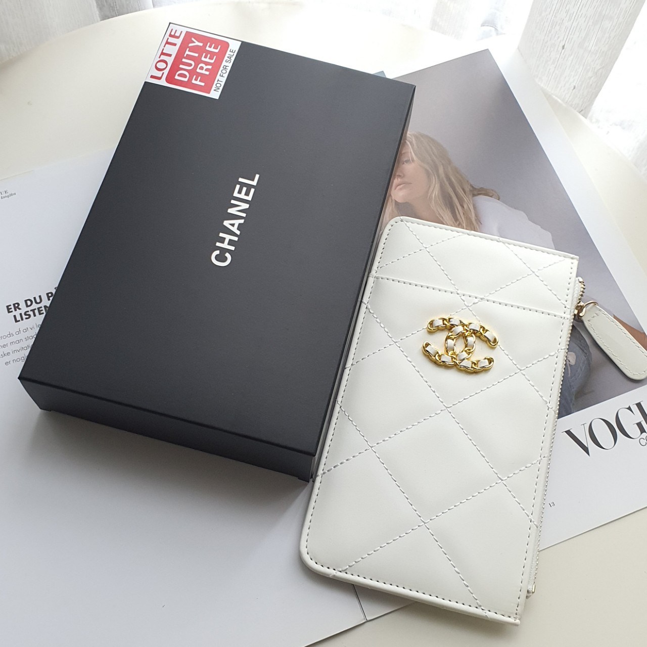 CHANEL LONG WALLET CARD PHONE HOLDER พร้อมส่งครบ 3 สี ❤️🖤🤍 พร้อมส่งที่ไทยค่าา กระเป๋าสตางค์รับทรัพย์ แนะนำรุ่นนี้เลยคะ งานพรีเมี่ยมกิ้ฟท์จากเค้าเตอร์ต่างประเทศ กระเป๋าสตางค์ทรงสวย สะดุดตา หนังสัมผัสลายด้าน จากแบรนด์ 𝗖 Ǖ