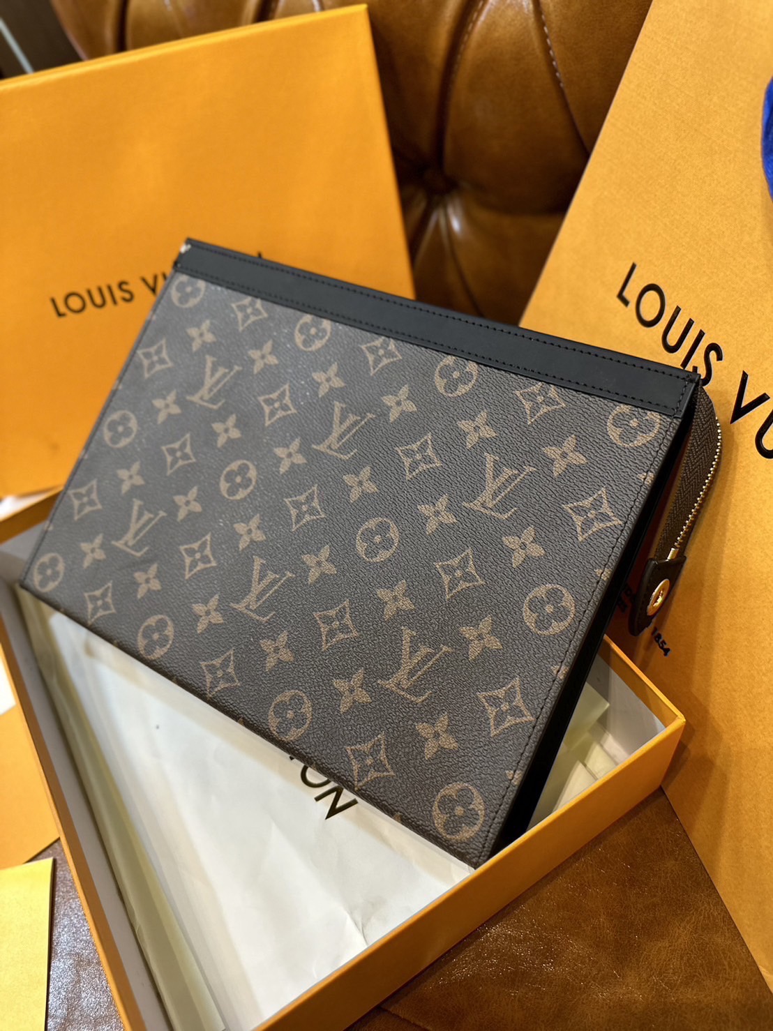 LV Pochette Voyage MM / LV Clutch กระเป๋าถือทรงคลัช ทรงพอช เกรดออริ สลับแท้ 1:1 ใช้ต่างประเทศได้ ใช้ได้ทั้งชายหญิง