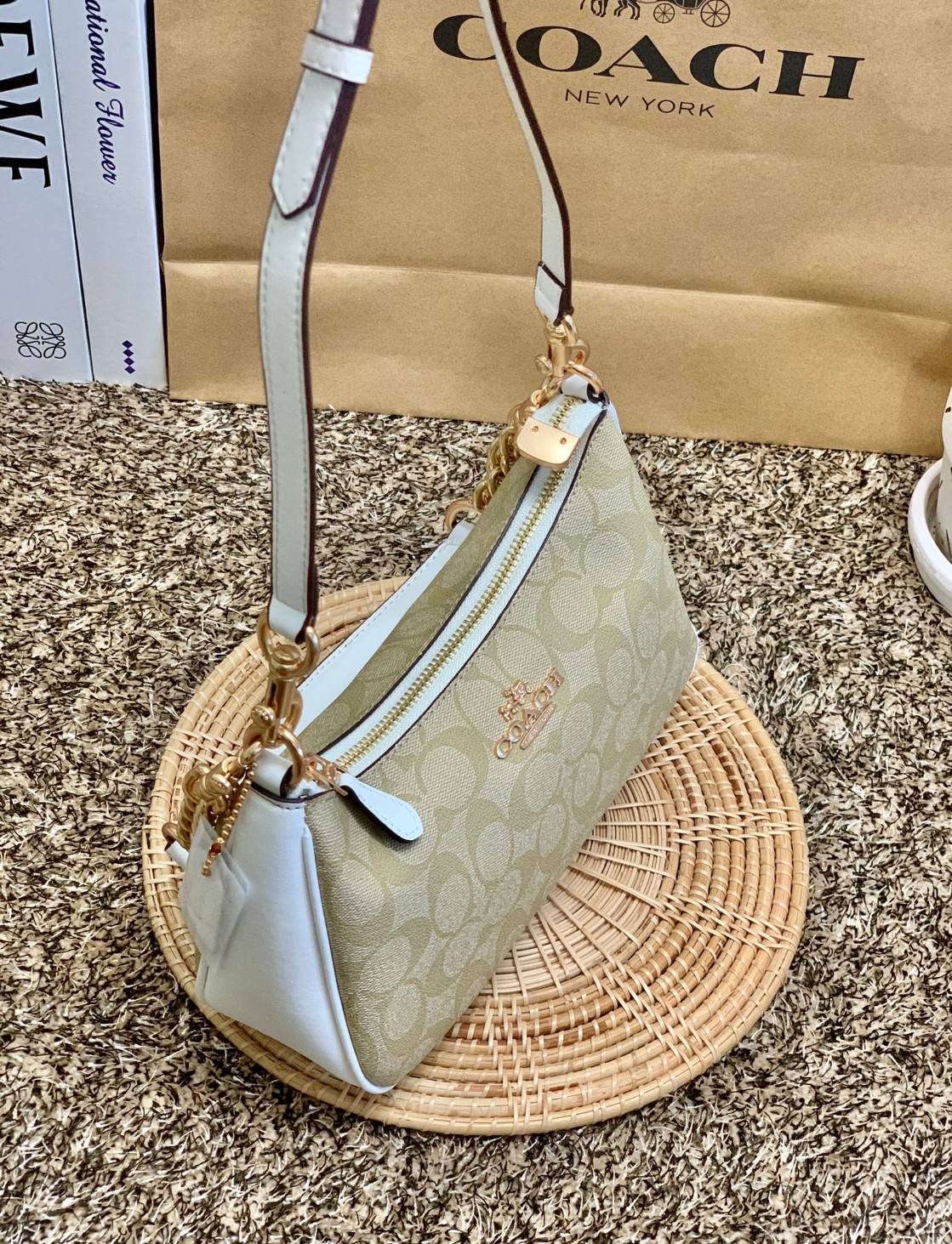 พร้อมส่งครบสี สวยทุกสีเลยค่า😘 ((CA173//CA209//CA548)) COACH TERI SHOULDER BAG 🔹กระเป๋าทรงพอช ในรูปแบบหนังแท้ หนังนิ่มสวยมากค่ะ