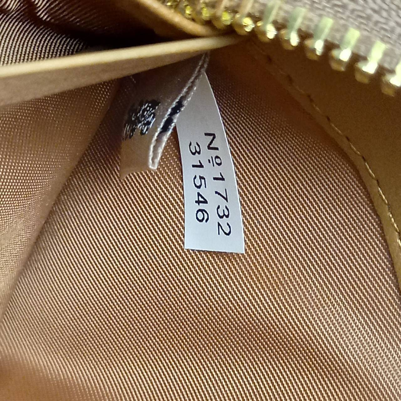 มาเท่าไหรก็ไม่เคยพอจริงๆ มีความต้องการกันถึงขีดสุด❣️😘>>COACH ACCORDION ZIP WALLET IN COLORBLOCK SIGNATURE CANVAS (COACH 31546)🍁กระเป๋าสตางค์ใบยาว ซิปรอบ //วัสดุหนังแคนวาสสลับหนังแท้ ดีไซน์สวย โดดเด่นลงตัวเป็นที่สุด ด้านในมีช่อ