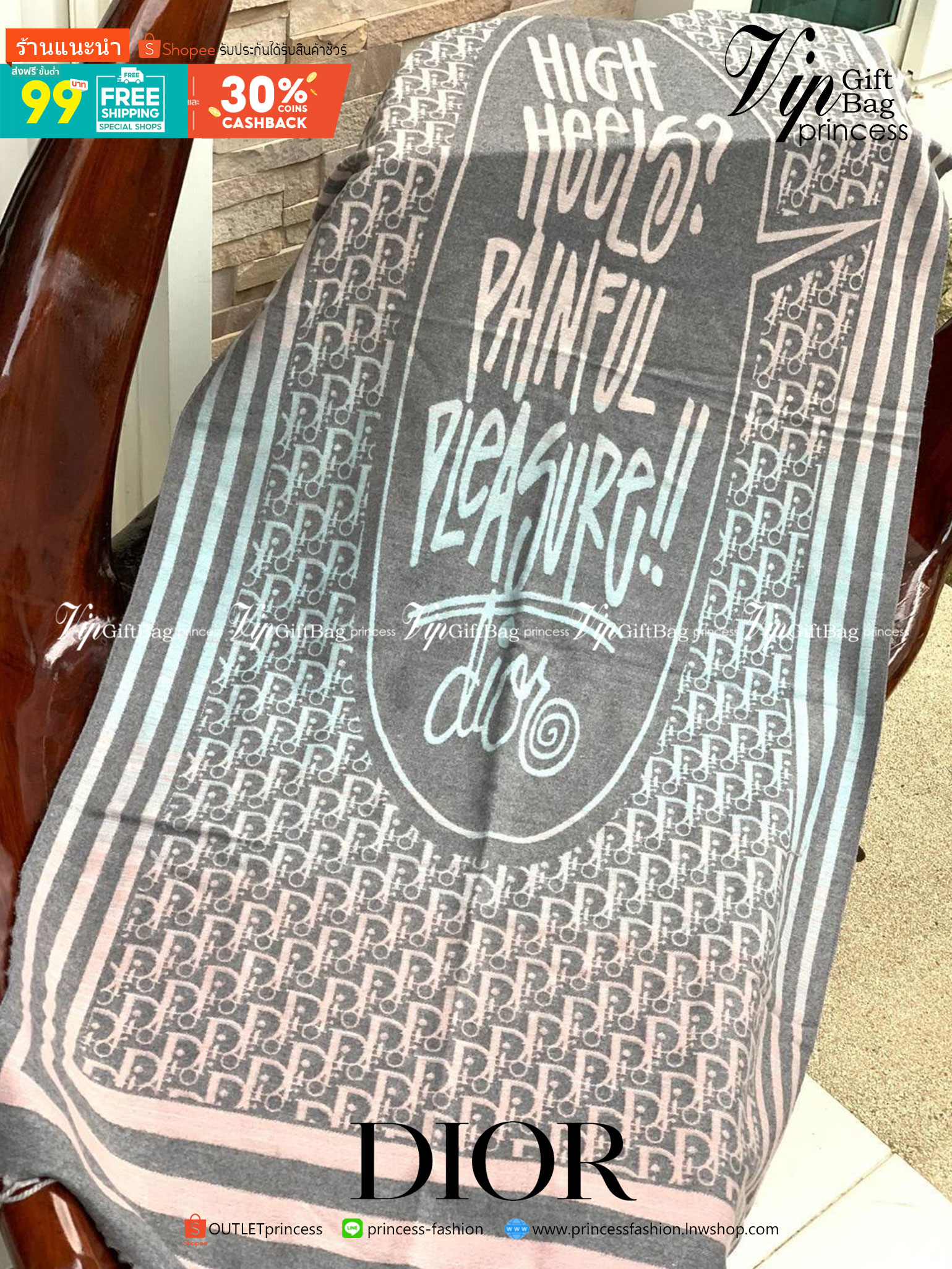 CHRISTIEN DIOR PARIS SILK SCARF สุดเอ็คเซ็คคลูทีฟกับแบรนด์ดังจากปารีส ด้วยงานพรีเมี่ยมกิ้ฟ ส่งมอบความรู้สึกดีๆให้กับคนที่คุณรัก ในรูปแบบผ้าพันคอและผ้าคลุมไหล่ผืนใหญ่ให้ความอบอุ่น ถักทอด้วยผ้าcashmere สีสันสุภาพเข้าได้กับเสื้อผ้าทุกเฉดสี มาพร้อมกล่องแบรนด์