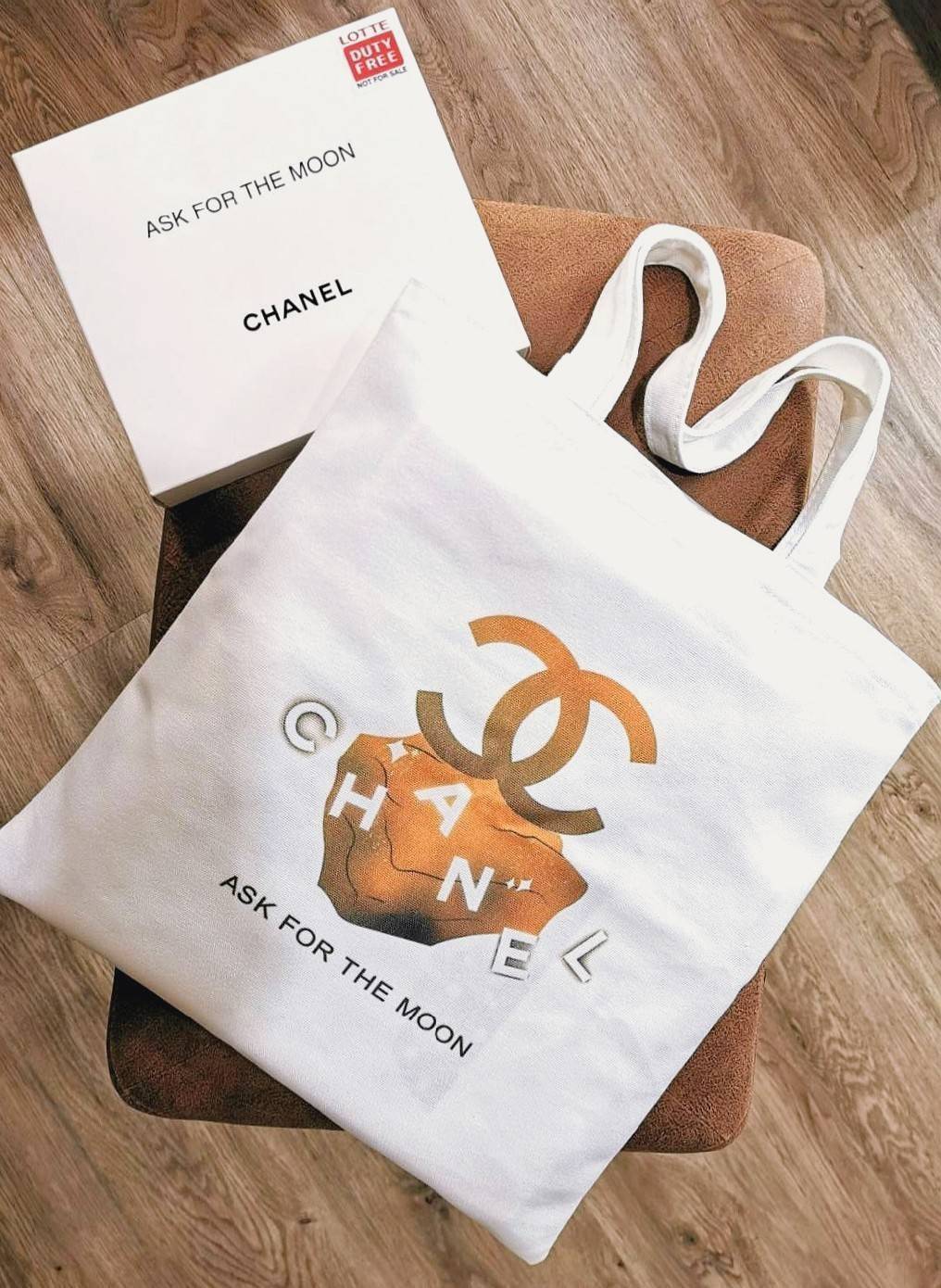 Chanel Canvas Shopping Bag VIP Gift With Purchase (Event-GWP) พรีเมี่ยมกิ๊ฟรุ่นใหม่ล่าสุดคอลเลคชั่น Chanel Nº5 Holiday "Ask for the moon" จาก Chanel Perfume Counter Duty Free ขนาดใหญ่กำลังดีวัสดุ Canvas เนื้อหนาสกรีนแบรนด์ทั้ง2ด้านอย่างดี จุของไ