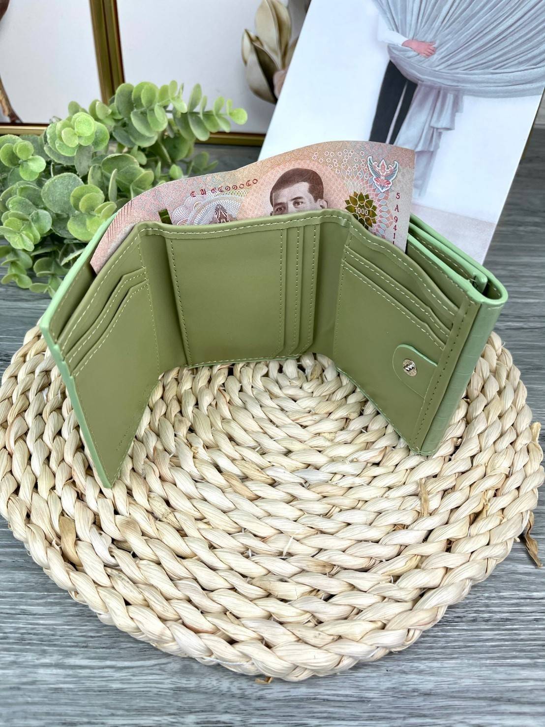 Charles & Keith Croc-Effect Short Wallet กระเป๋าเงิน 3 พับใบสั้น จุของได้ครบ! วัสดุพิมพ์ลายจรเข้