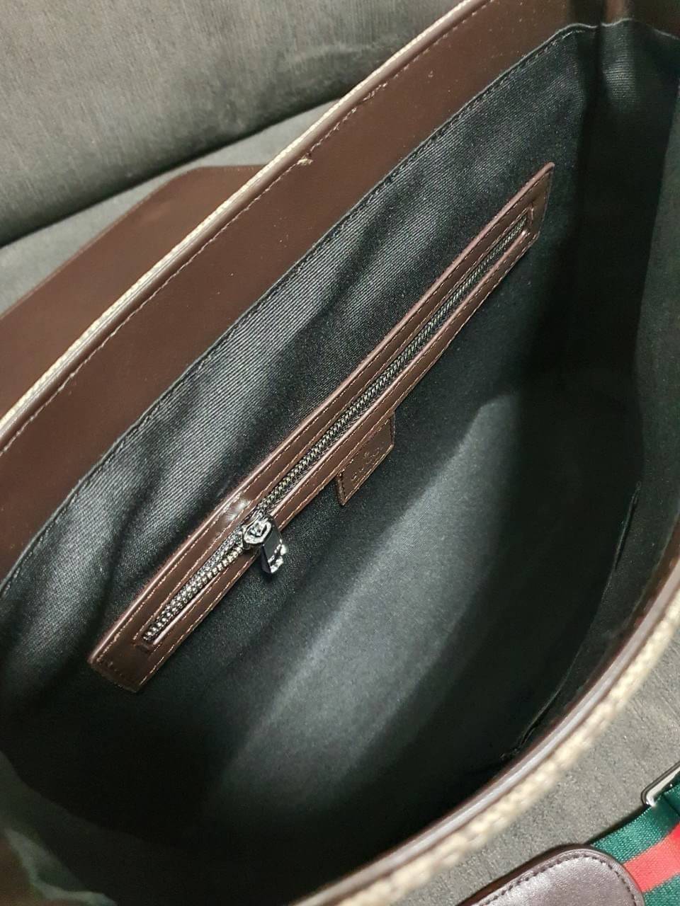 GUCCI VINTAGE MASSENGER BAG ใบใหญ่ ลายแบรนด์ตัดขอบ ทรงสุดฮิต ดีไซน์สวยตัวกระเป๋าอยู่ทรง