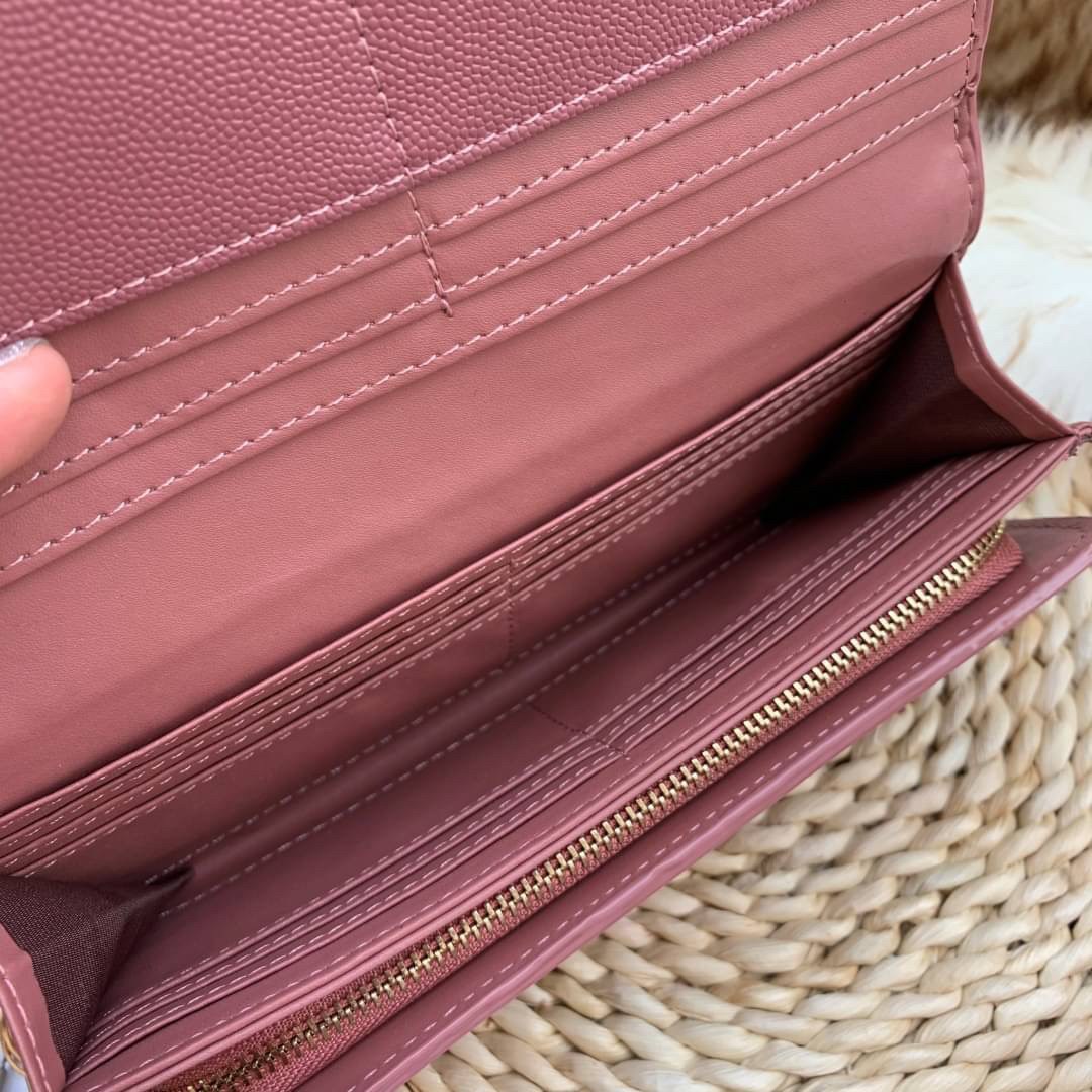 ของแท้ 💯% CHARLES & KEITH METAL TASSEL CLASSIC LONG WALLET กระเป๋าเงินใบยาวรุ่นพู่ยอดฮิต!! หนังพิมพ์ลายคาร์เวียร์ใช้ทน ด้านหลังมีช่องใส่บัตร/แบงค์ได้